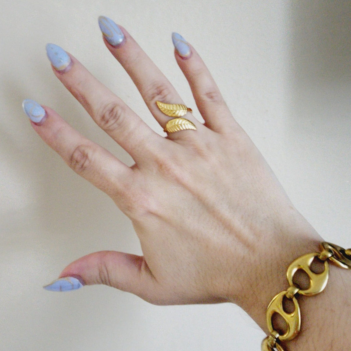 Bold leaves Ring, gold leaves Ring, Chunky leaves ring, vintage leaves bold ring, Adjustable Gold ring, dainty leaves ring, Delicate and simple ring, chunky star ring, green gold ring, waterproof ring, hypoallergenic ring, untarnish ring, anti tarnish ring, anillo de estrellas, Water Resistant Jewelry