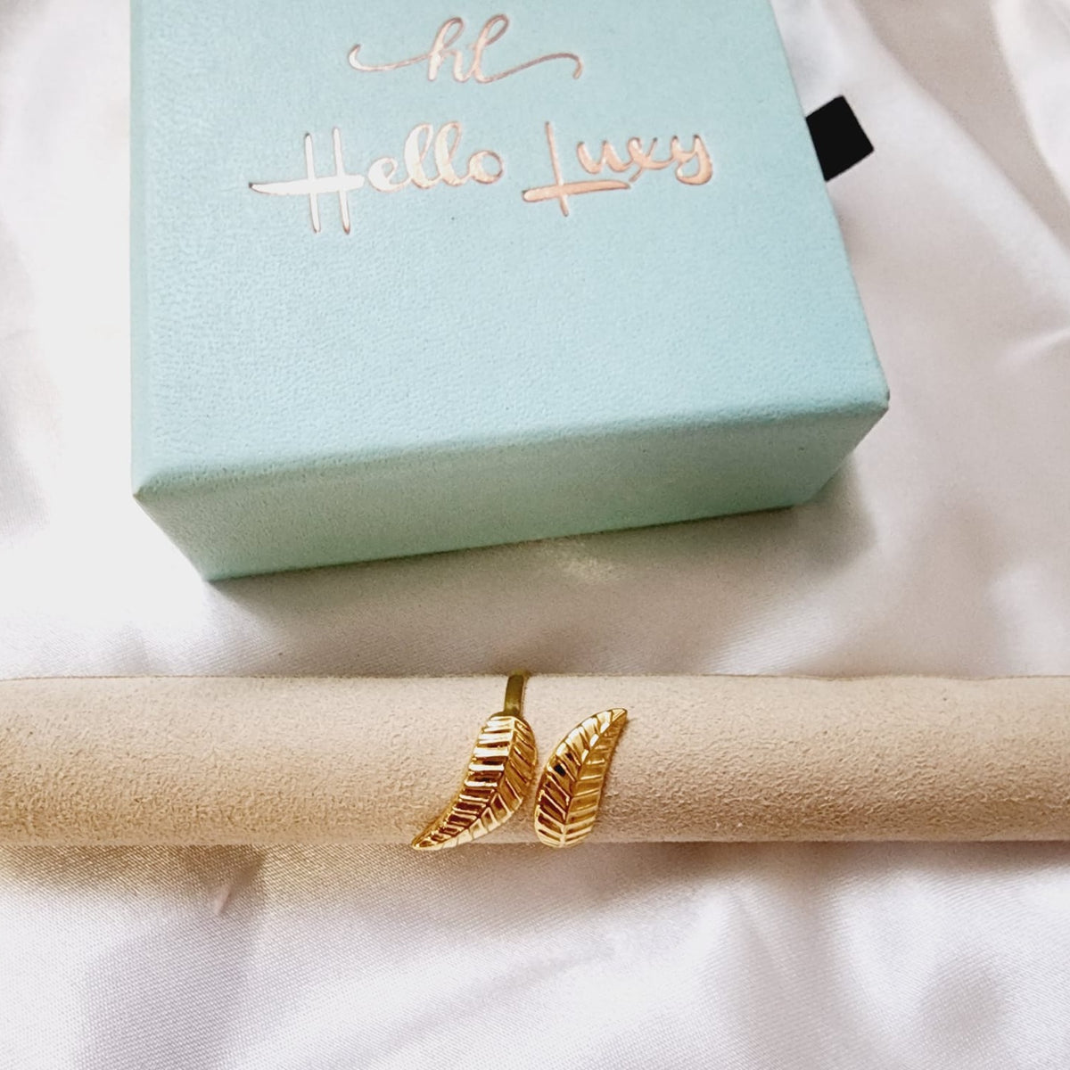 Bold leaves Ring, gold leaves Ring, Chunky leaves ring, vintage leaves bold ring, Adjustable Gold ring, dainty leaves ring, Delicate and simple ring, chunky star ring, green gold ring, waterproof ring, hypoallergenic ring, untarnish ring, anti tarnish ring, anillo de estrellas, Water Resistant Jewelry