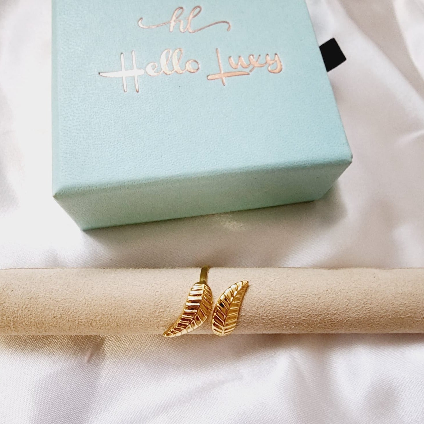 Bold leaves Ring, gold leaves Ring, Chunky leaves ring, vintage leaves bold ring, Adjustable Gold ring, dainty leaves ring, Delicate and simple ring, chunky star ring, green gold ring, waterproof ring, hypoallergenic ring, untarnish ring, anti tarnish ring, anillo de estrellas, Water Resistant Jewelry