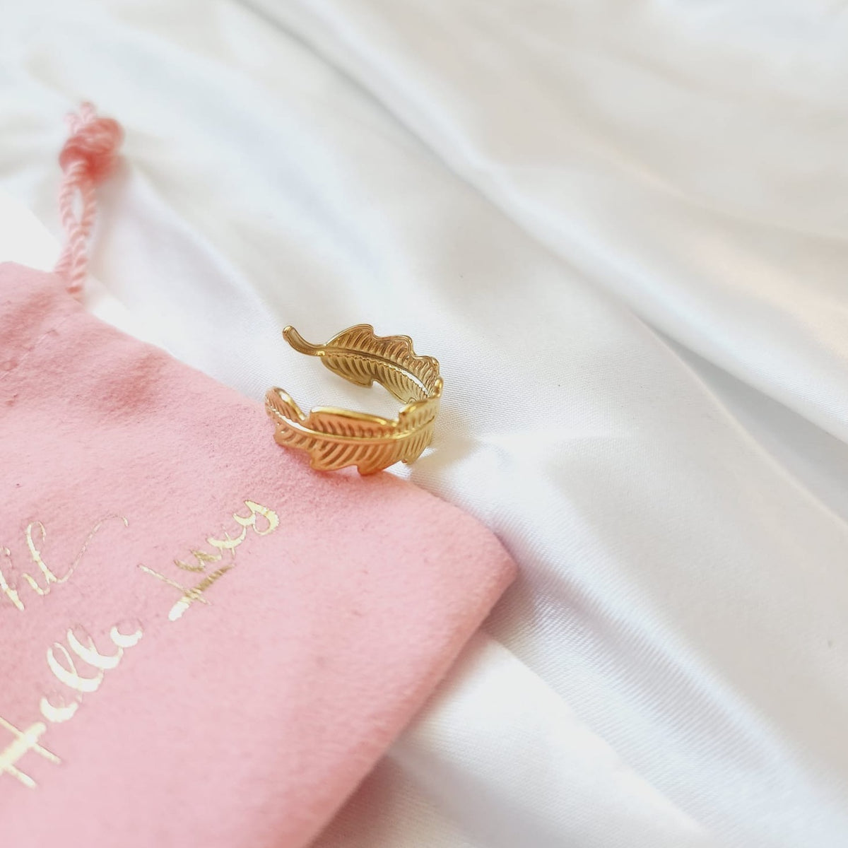 Bold Intertwined leaves Ring, gold leaves Ring, Chunky leaves ring, vintage leaves bold ring, Adjustable Gold ring, dainty leaves ring, Delicate and simple ring, chunky star ring, green gold ring, waterproof ring, hypoallergenic ring, untarnish ring, anti tarnish ring, anillo de estrellas, Water Resistant Jewelry  Water Resistant sweat resistant jewelry water resistance jewelry