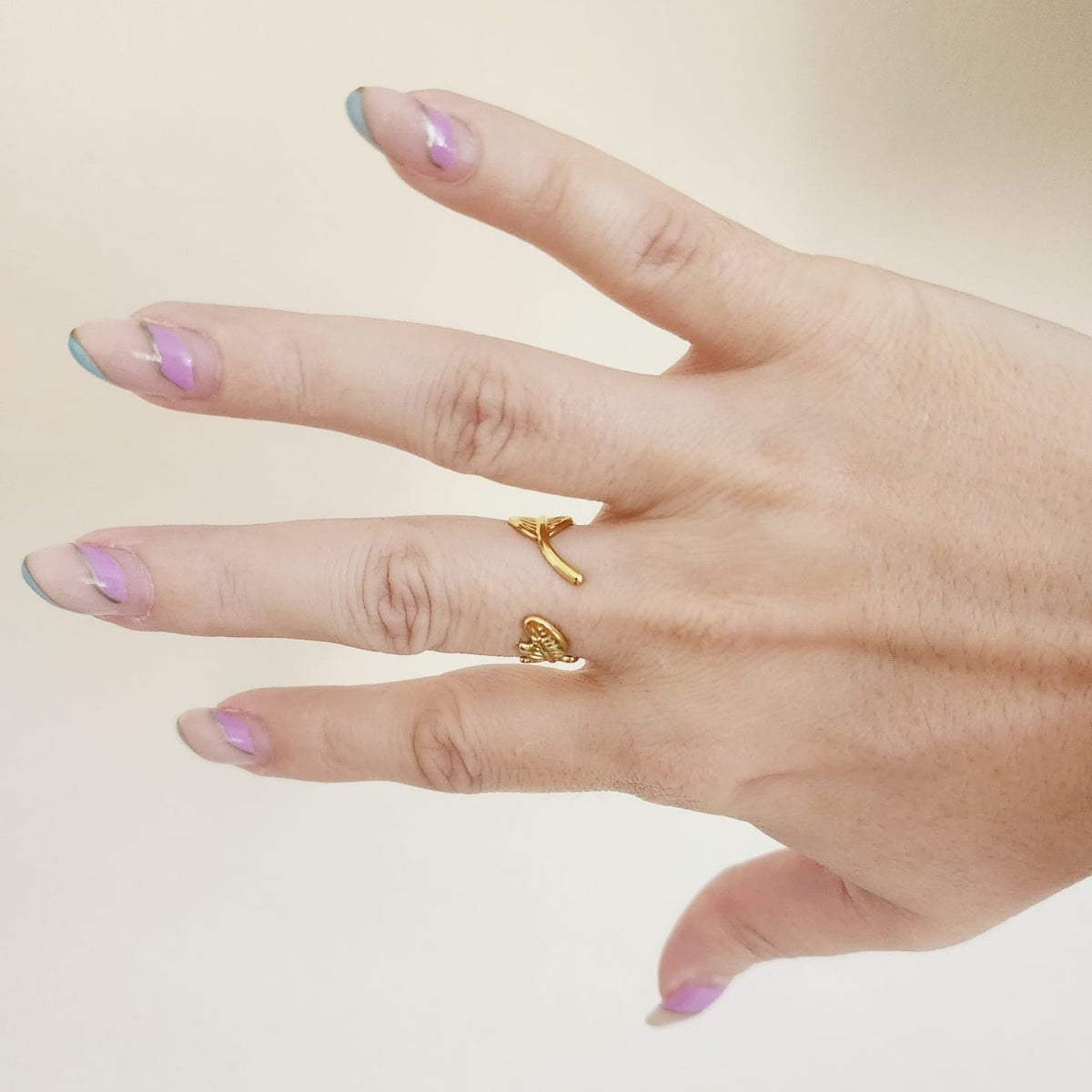 Bold Intertwined leaves Ring, gold leaves Ring, Chunky leaves ring, vintage leaves bold ring, Adjustable Gold ring, dainty leaves ring, Delicate and simple ring, chunky star ring, green gold ring, waterproof ring, hypoallergenic ring, untarnish ring, anti tarnish ring, anillo de estrellas, Water Resistant Jewelry  Water Resistant sweat resistant jewelry water resistance jewelry