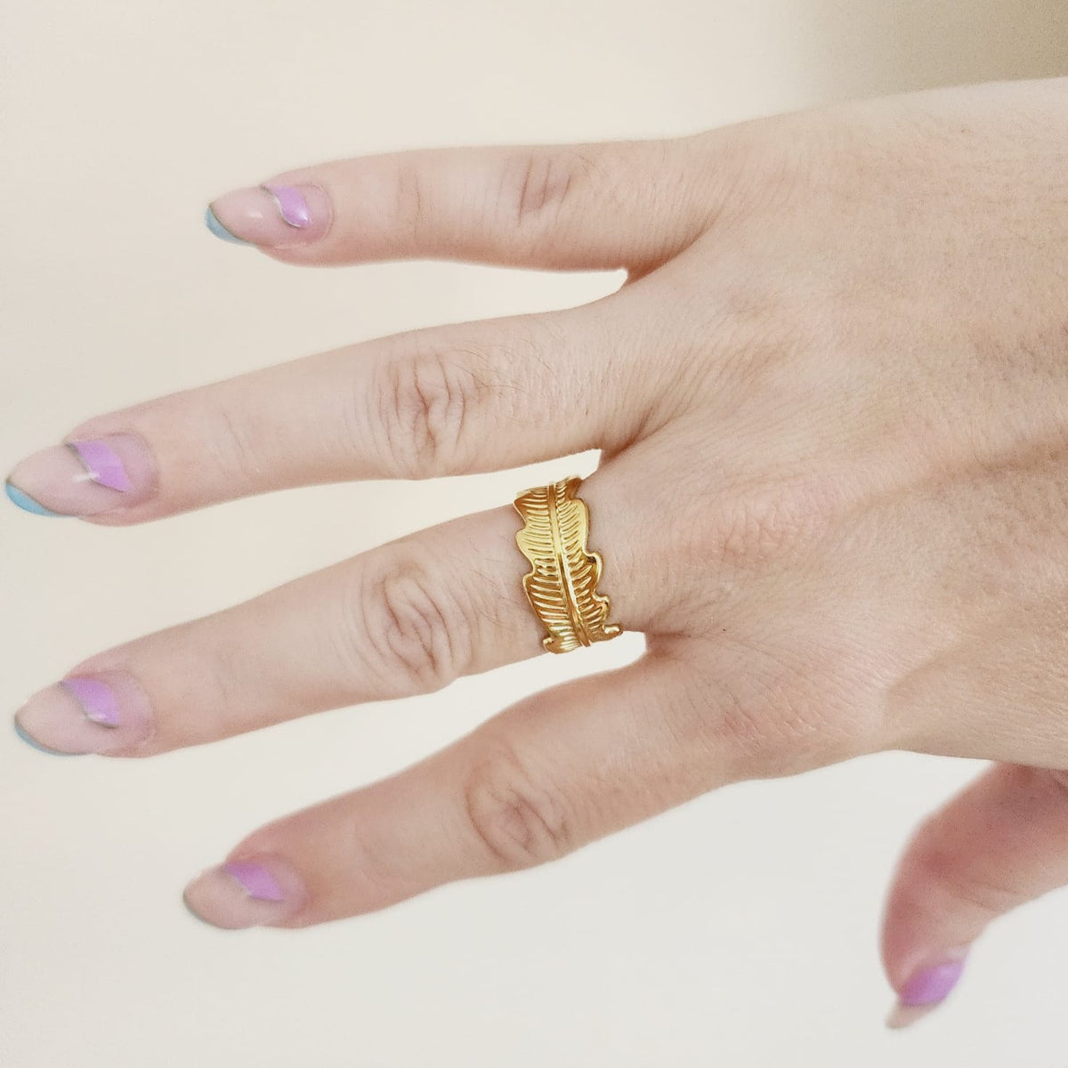 Bold Intertwined leaves Ring, gold leaves Ring, Chunky leaves ring, vintage leaves bold ring, Adjustable Gold ring, dainty leaves ring, Delicate and simple ring, chunky star ring, green gold ring, waterproof ring, hypoallergenic ring, untarnish ring, anti tarnish ring, anillo de estrellas, Water Resistant Jewelry  Water Resistant sweat resistant jewelry water resistance jewelry