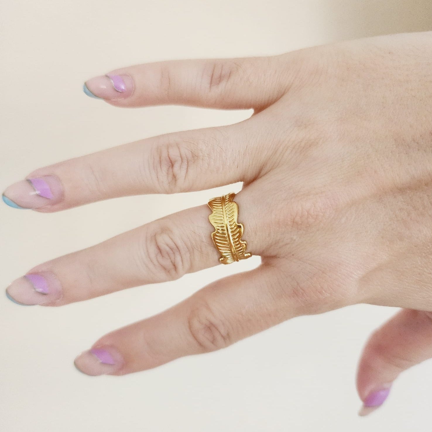 Bold Intertwined leaves Ring, gold leaves Ring, Chunky leaves ring, vintage leaves bold ring, Adjustable Gold ring, dainty leaves ring, Delicate and simple ring, chunky star ring, green gold ring, waterproof ring, hypoallergenic ring, untarnish ring, anti tarnish ring, anillo de estrellas, Water Resistant Jewelry  Water Resistant sweat resistant jewelry water resistance jewelry