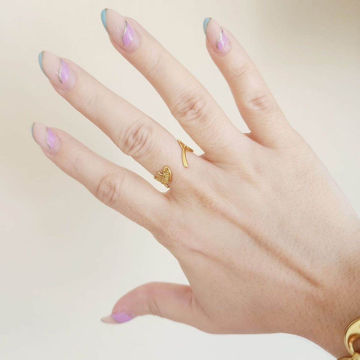 Bold Intertwined leaves Ring, gold leaves Ring, Chunky leaves ring, vintage leaves bold ring, Adjustable Gold ring, dainty leaves ring, Delicate and simple ring, chunky star ring, green gold ring, waterproof ring, hypoallergenic ring, untarnish ring, anti tarnish ring, anillo de estrellas, Water Resistant Jewelry  Water Resistant sweat resistant jewelry water resistance jewelry