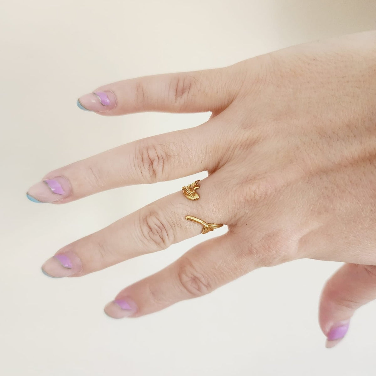 Bold Intertwined leaves Ring, gold leaves Ring, Chunky leaves ring, vintage leaves bold ring, Adjustable Gold ring, dainty leaves ring, Delicate and simple ring, chunky star ring, green gold ring, waterproof ring, hypoallergenic ring, untarnish ring, anti tarnish ring, anillo de estrellas, Water Resistant Jewelry  Water Resistant sweat resistant jewelry water resistance jewelry