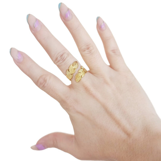 Bold Intertwined leaves Ring, gold leaves Ring, Chunky leaves ring, vintage leaves bold ring, Adjustable Gold ring, dainty leaves ring, Delicate and simple ring, chunky star ring, green gold ring, waterproof ring, hypoallergenic ring, untarnish ring, anti tarnish ring, anillo de estrellas, Water Resistant Jewelry  Water Resistant sweat resistant jewelry water resistance jewelry