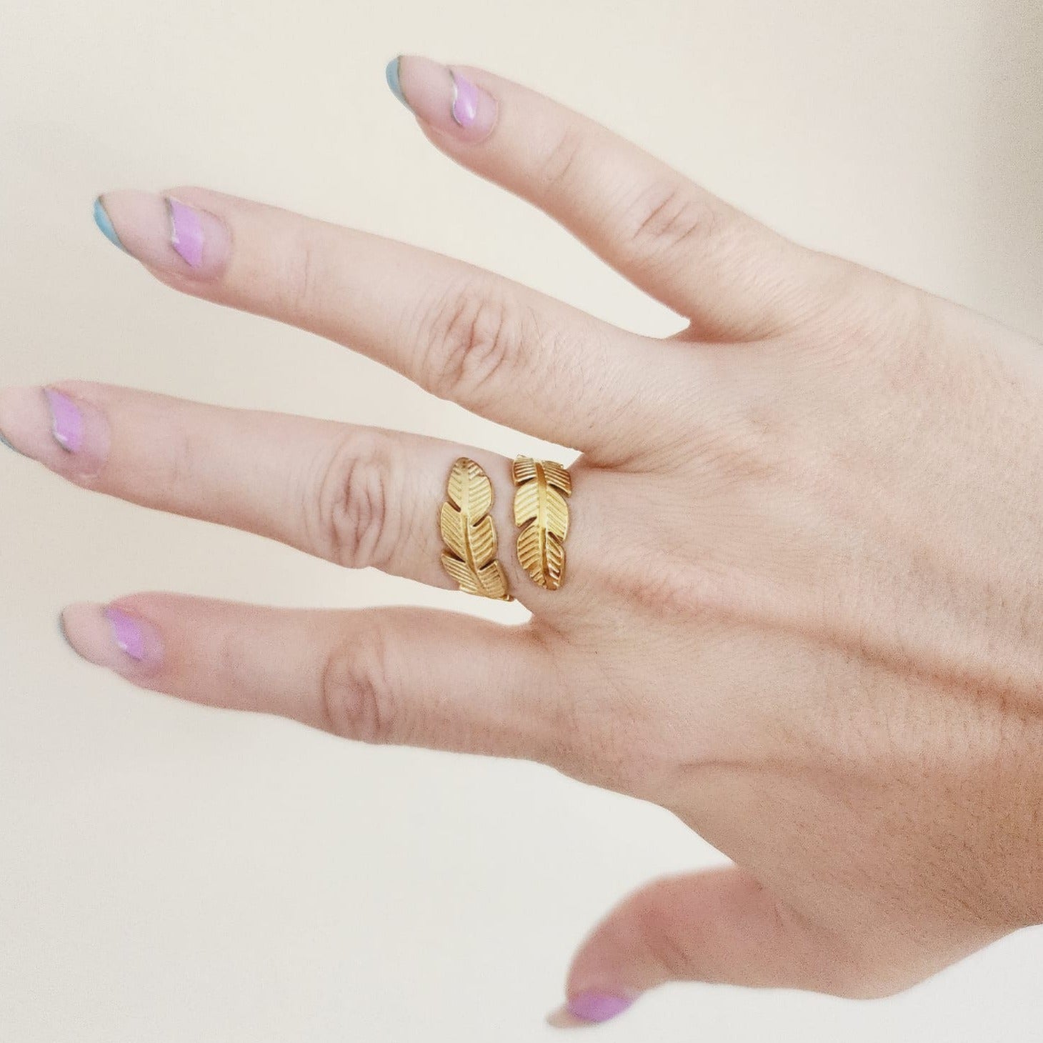 Bold Intertwined leaves Ring, gold leaves Ring, Chunky leaves ring, vintage leaves bold ring, Adjustable Gold ring, dainty leaves ring, Delicate and simple ring, chunky star ring, green gold ring, waterproof ring, hypoallergenic ring, untarnish ring, anti tarnish ring, anillo de estrellas, Water Resistant Jewelry  Water Resistant sweat resistant jewelry water resistance jewelry