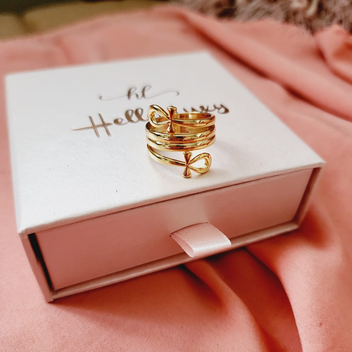 Bold Intertwined cross Ring, gold cross Ring, Chunky cross ring, vintage religious bold ring, Adjustable Gold ring polish cross ring, Delicate and simple ring, chunky star ring, green gold ring, waterproof ring, hypoallergenic ring, untarnish ring, anti tarnish ring, anillo de estrellas, Water Resistant Jewelry  Water Resistant sweat resistant jewelry water resistance jewelry