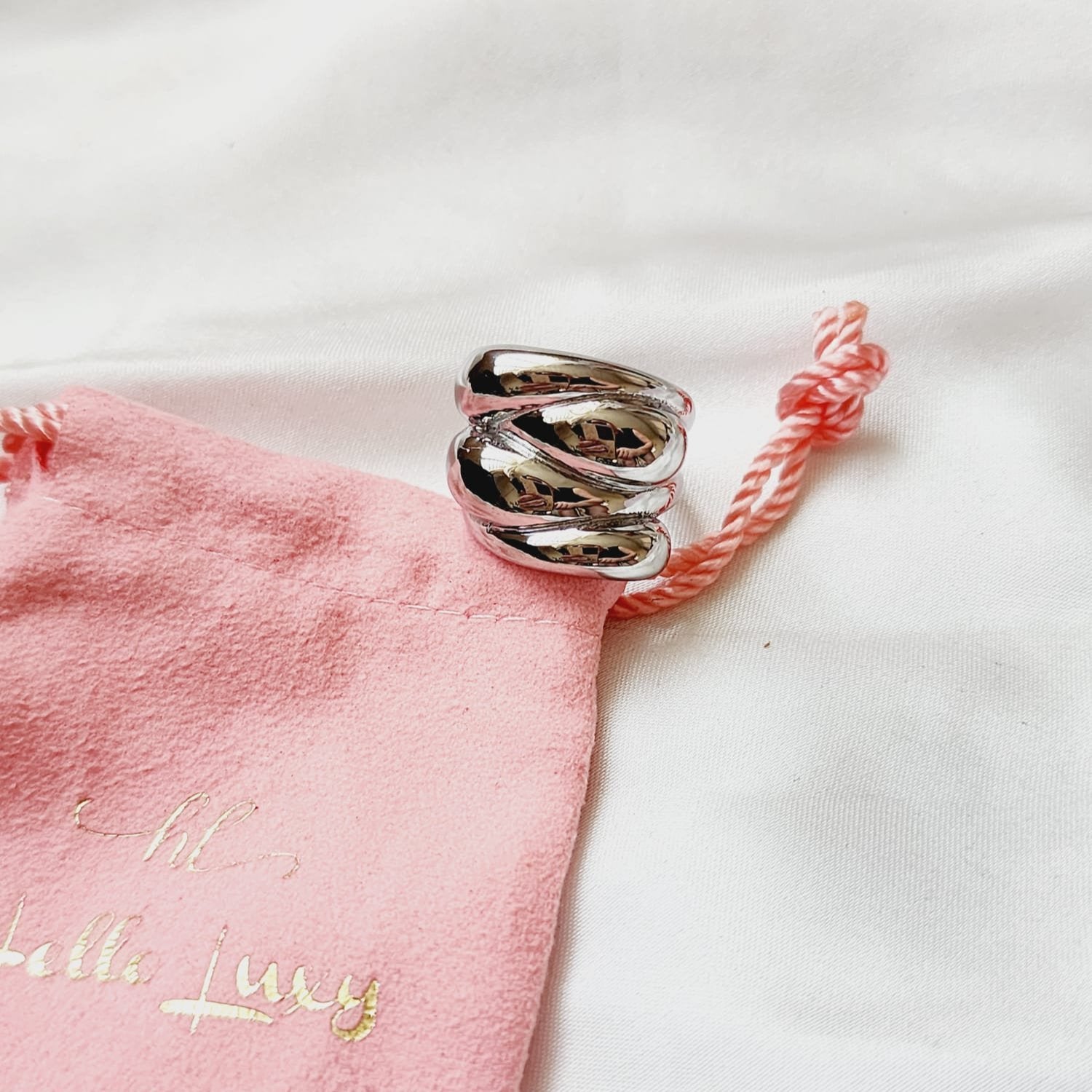 Bold Double Bubble glossy Ring, Chunky ring, Double tone bold ring, bold ring, bold double tone ring, valentine gift, jewelry gift for valentines, love ring, love jewelry, gift for wife, gift for friend, friendship gifts, self love ring, amor propio anillo, anillo de corazon, waterproof ring, waterproof jewelry, timeless jewelry, timeless ring, gift for girlfriend, soulmate ring, elegant ring, classy ring, dainty ring, everyday ring, must have ring, must have jewelry