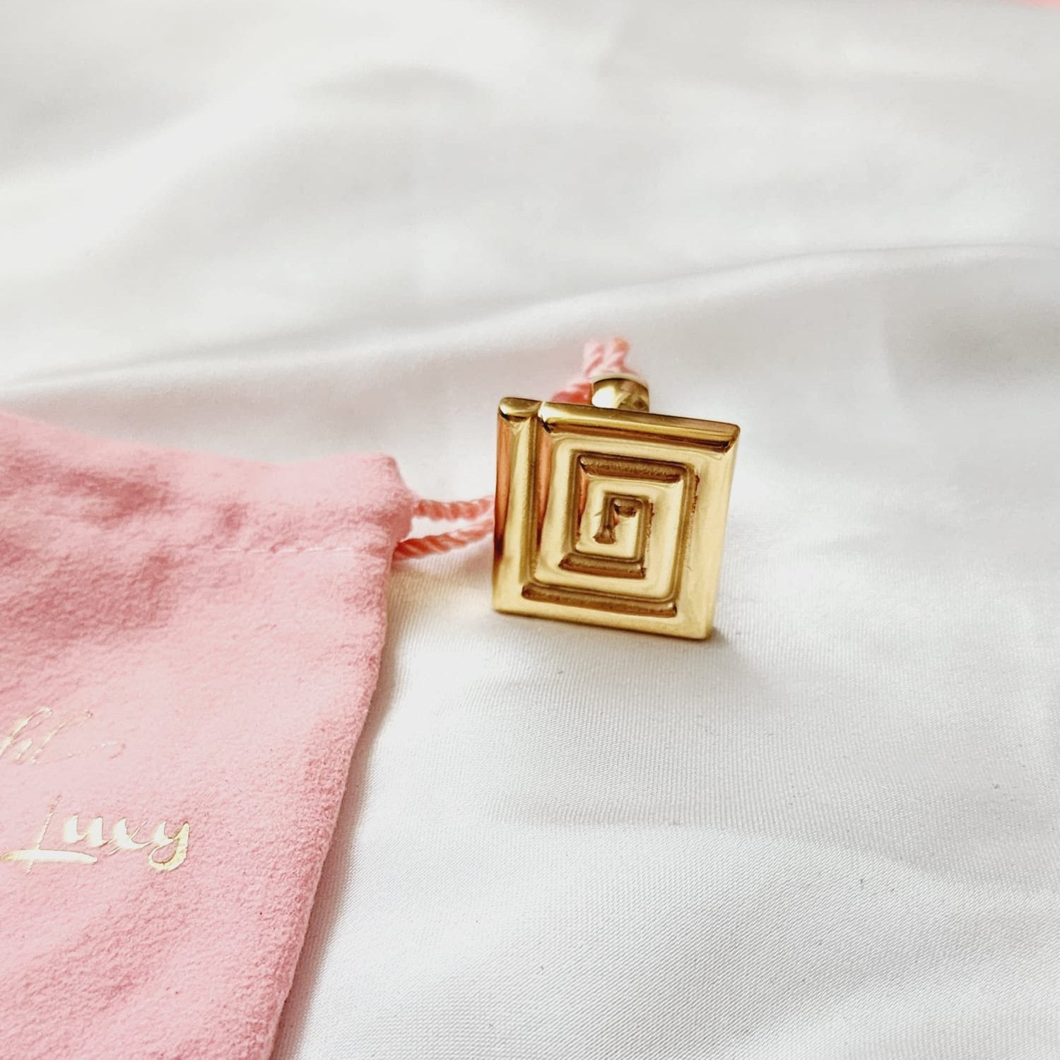 Maze Statement glossy Ring, Geometrical Statement ring, Square bold ring, labyrinth bold ring, bold double tone ring, valentine gift, jewelry gift for valentines, love ring, love jewelry, gift for wife, gift for friend, friendship gifts, self love ring, amor propio anillo, anillo de corazon, waterproof ring, waterproof jewelry, timeless jewelry, timeless ring, gift for girlfriend, soulmate ring, elegant ring, classy ring, dainty ring, everyday ring, must have ring, must have jewelry