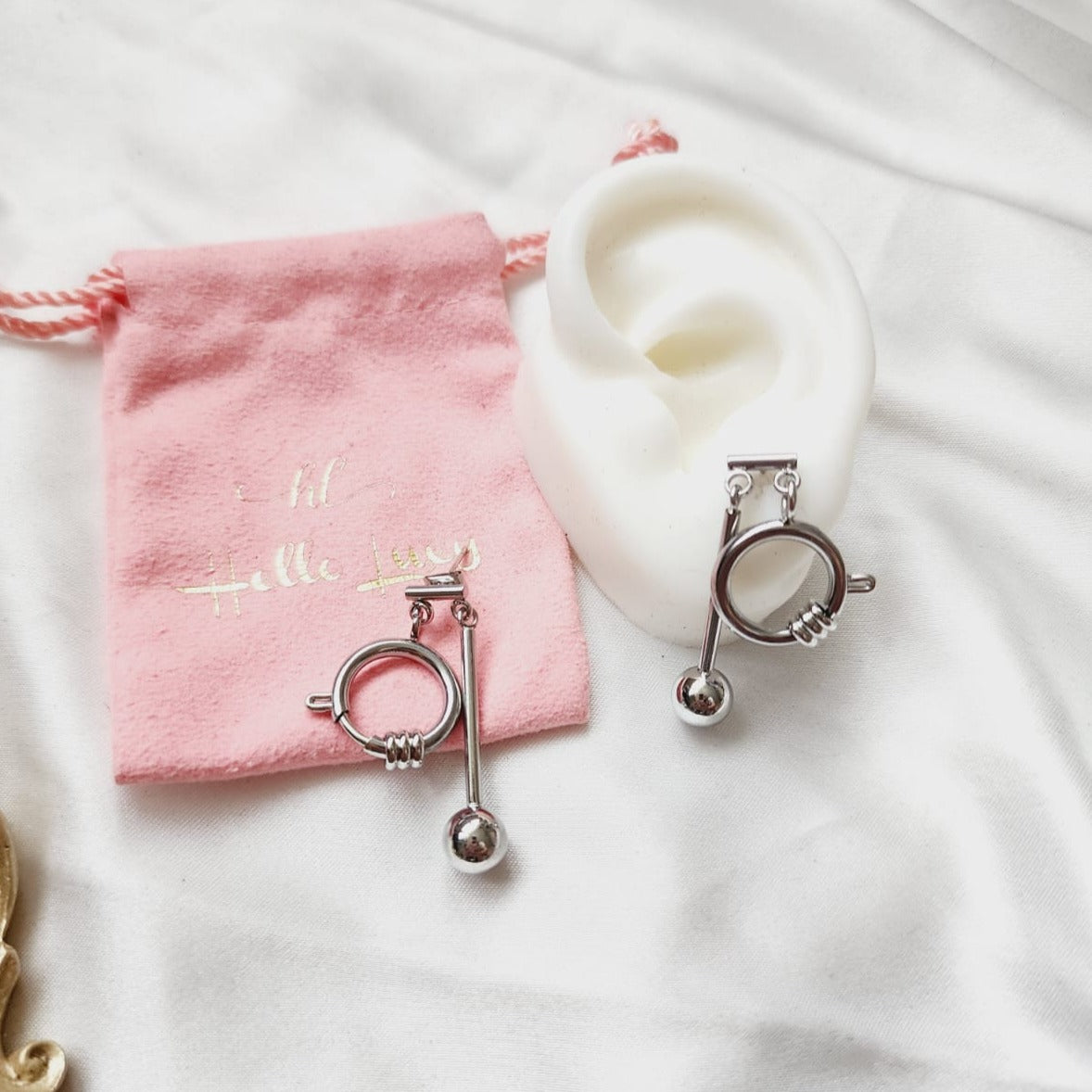 Unique geometric Earrings, Golden and silver Earrings, Geometric Pearl Lightweigh earrings, 18k Gold Plated Earrings, Hypoallergenic Earrings, Waterproof Earrings, water resistance jewelry, Vintage Earrings, Bold Earrings, Water Resistant Earrings, Tarnish Free Earrings, Vintage Style, Vintage Earrings, tarnish free jewelry, hypoallergenic jewelry, Gift For Her, Fashion Gift for Her, Doctor Gift for Christmas