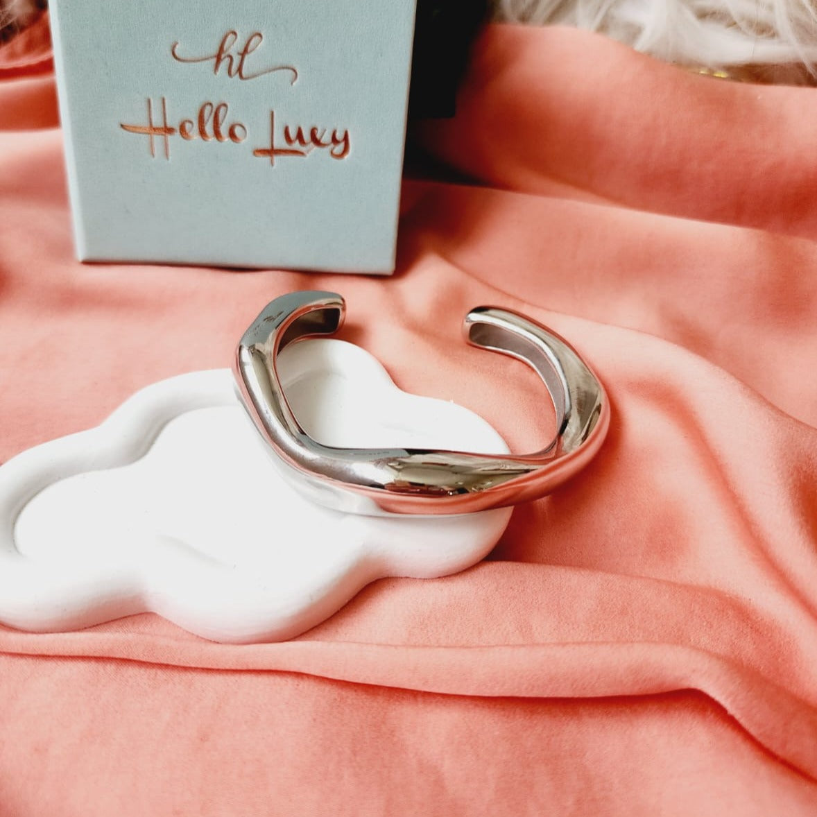 Bold waterproof bracelets, Fashion Gold Titanium Steel U-shaped Horseshoe Buckle Bracelet, Shoehorse Gold Cuban Bangle, 14k Shoe horse bangle, Bracelet for Women women, 7mm Wide 18K Gold Plated Diamond Cut Curb Chain Bracelets for Women, Hip Hop14K Gold Plated Finished Miami Cuban Link, electroplated the 14K gold bracelet, Tarnish free bold bracelet, 15mm Miami Curb Cuban Link Chain Bracelet 24k Real Gold Plated, Lifetime Jewelry, waterproof Gold Plated Bracelet, sustainable jewelry, sustainable bracelet