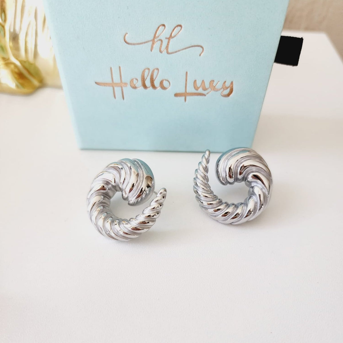 Bold golden studs, chunky golden studs, geometric jewelry, spiral earrings, spiral silver earrings, hearts silver medium earrings, Silver classy earrings, hearts earrings, self love earrings, silver chunky hearts earrings, two tones chunky earrings, hypoallergenic earrings, two tone everyday hoops, 18k gold plated earrings, Waterproof earrings, Silver and gold earrings, Durable earrings, Elegant earrings, Timeless design, aesthetic earrings, timeless earrings, Stylish jewelry, stylish earrings, Versatile je