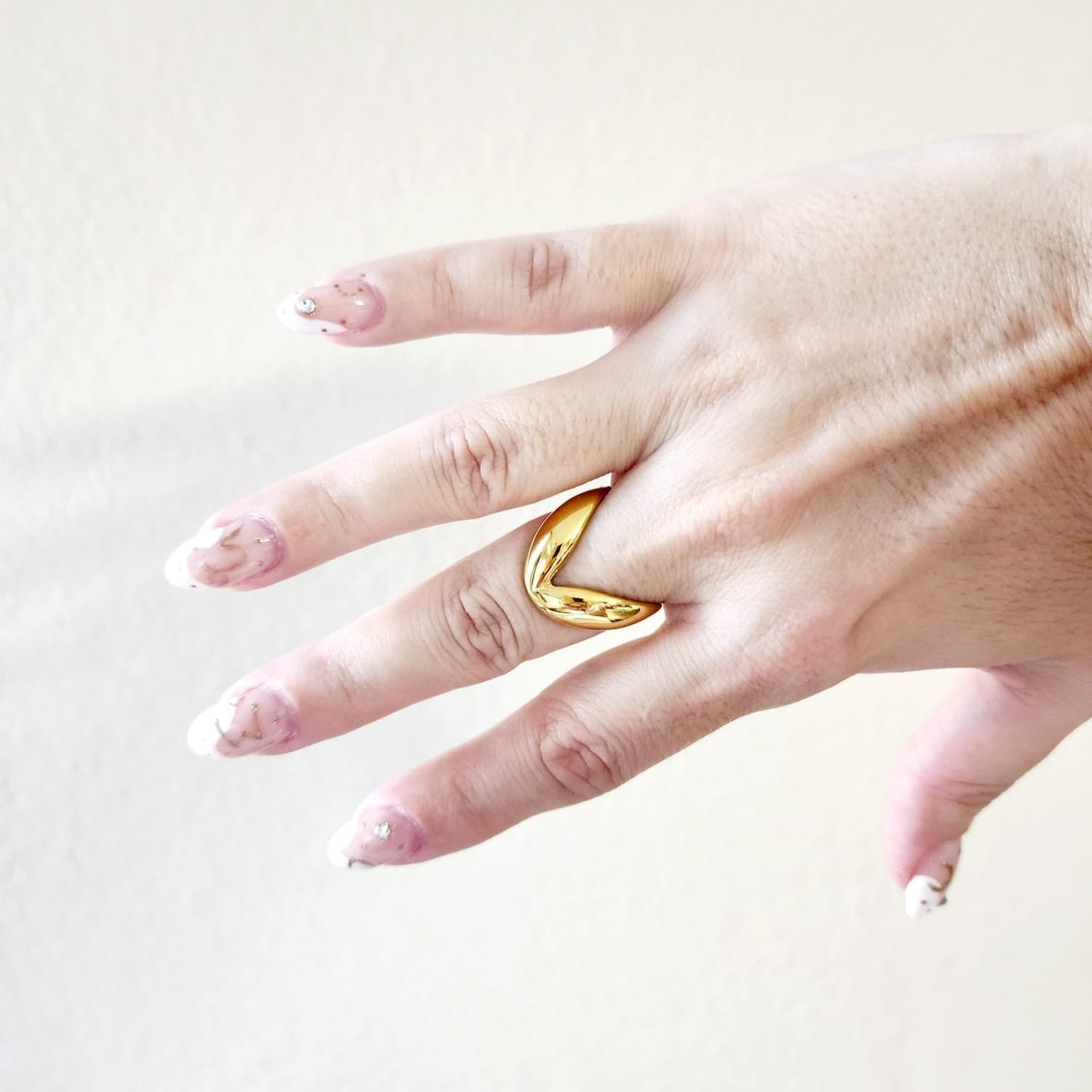 Bold Double Bubble glossy Ring, Chunky ring, Double tone bold ring, bold ring, bold double tone ring, valentine gift, jewelry gift for valentines, love ring, love jewelry, gift for wife, gift for friend, friendship gifts, self love ring, amor propio anillo, anillo de corazon, waterproof ring, waterproof jewelry, timeless jewelry, timeless ring, gift for girlfriend, soulmate ring, elegant ring, classy ring, dainty ring, everyday ring, must have ring, must have jewelry