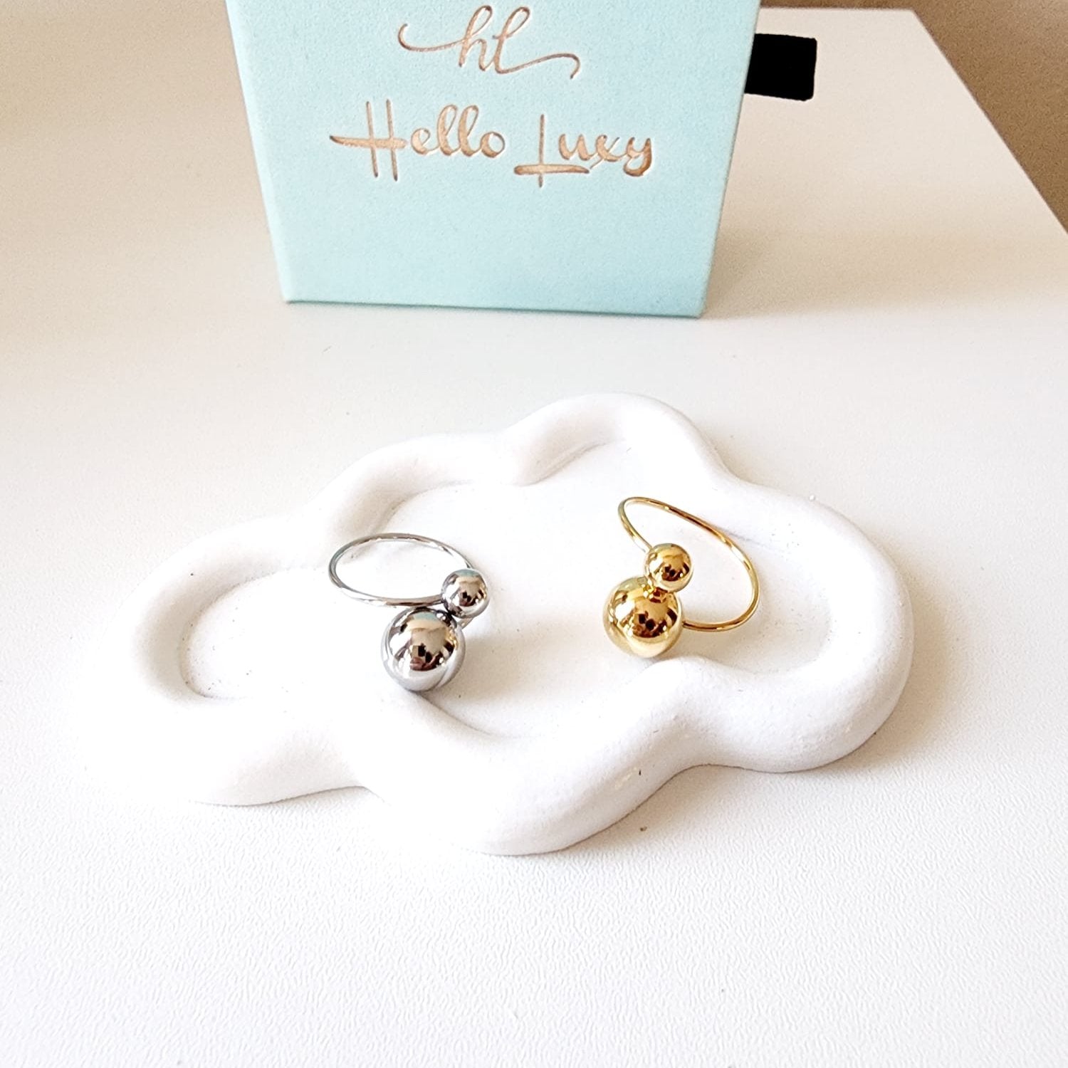 Golden Spiral Ball Ring, Spiral Ball Silver ring, double tone ring, chunky silver and gold ring, promise ring, bold double tone ring, valentine gift, jewelry gift for valentines, love ring, love jewelry, gift for wife, gift for friend, friendship gifts, self love ring, amor propio anillo, anillo de corazon, waterproof ring, waterproof jewelry, timeless jewelry, timeless ring, gift for girlfriend, soulmate ring, elegant ring, classy ring, dainty ring, everyday ring, must have ring, must have jewelry