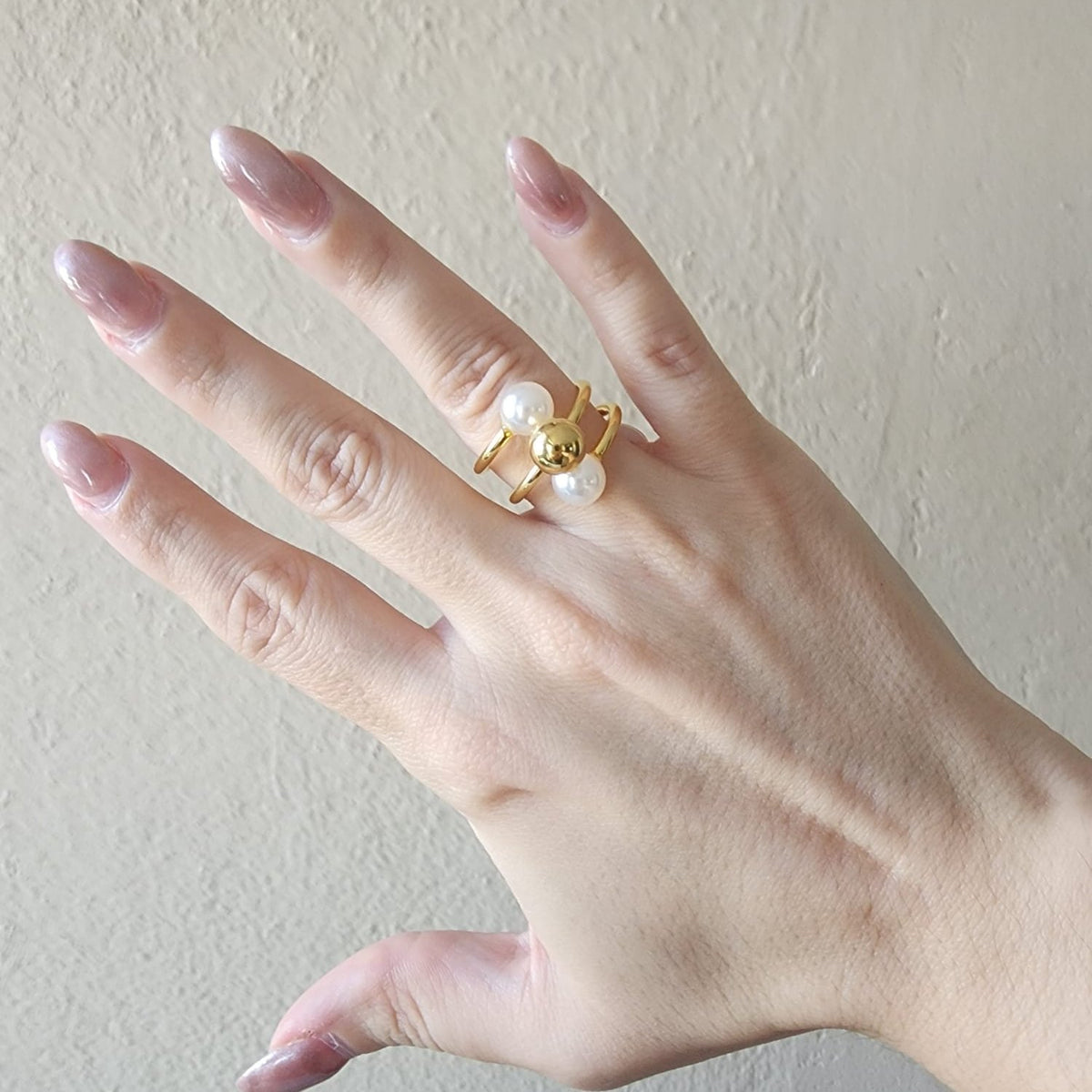 Pearl and gold spiral ring, Pearl chunky dainty Ring, golden pearl ring, pearl bold ring, bold ring