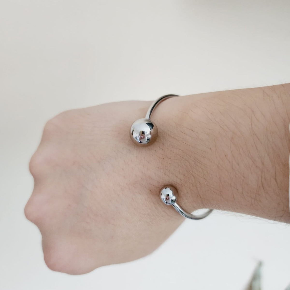 Dots ball cuff Bangles, Silver and Gold Bracelets, Solid Silver and Bold Bracelets, Solid Silver Bangle, Textured bangles, classy two tone bangles, 18k waterproof bangles, 18k gold waterproof bangles, long lasting bracelets, long lasting vintage jewelry, christmas gift for her, timeless bracelets, timeless waterproof jewelry, ellie vail jewelry dupe, missoma jewelry dupe