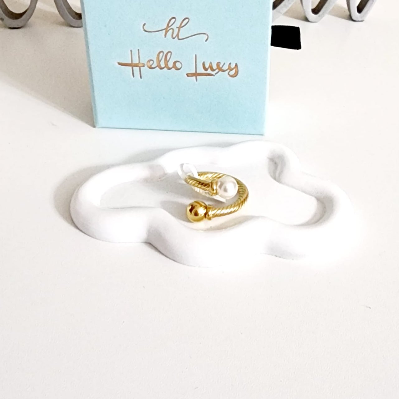 Pearl and gold spiral ring, Pearl chunky dainty Ring, golden pearl ring, pearl bold ring, bold ring