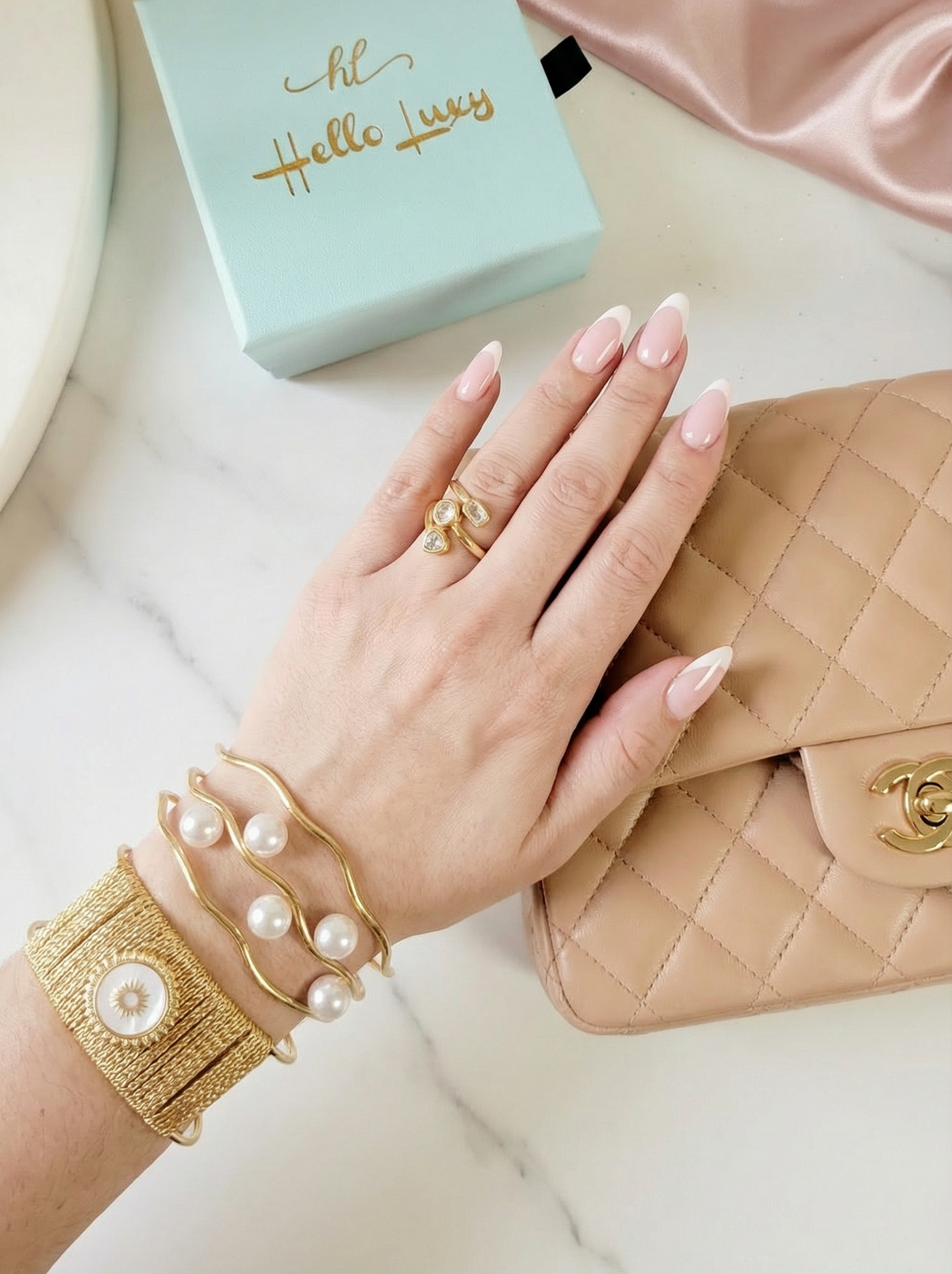 Chunky Unique Swirl Pearls Bangles, Swirl Pearl Bangle, Swirl Bold bold Bracelets, Textured bangles, classy two tone bangles, 18k waterproof bangles, 18k gold waterproof bangles, long lasting bracelets, long lasting vintage jewelry, christmas gift for her, timeless bracelets, timeless waterproof jewelry, ellie vail jewelry dupe, missoma jewelry dupe