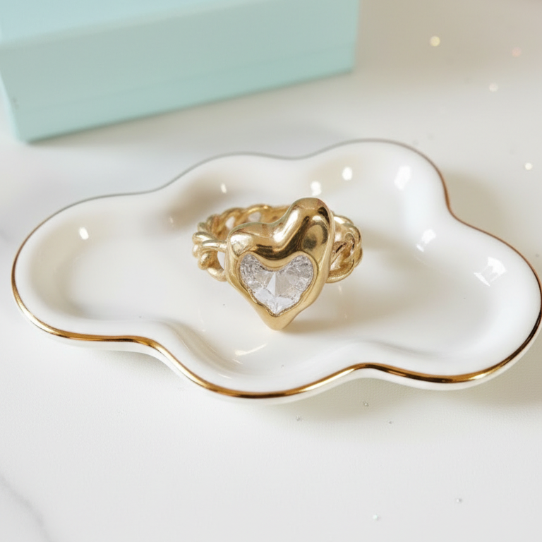 Crystal Heart Gold ring, Gold Lips ring, Gold love ring, heart ring, chunky heart ring, promise ring, bold heart ring, valentine gift, jewelry gift for valentines, love ring, love jewelry, gift for wife, gift for friend, friendship gifts, self love ring, amor propio anillo, anillo de corazon, waterproof ring, waterproof jewelry, timeless jewelry, timeless ring, gift for girlfriend, soulmate ring, elegant ring, classy ring, dainty ring, everyday ring, must have ring, must have jewelry