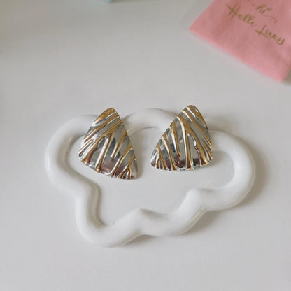 Swirl Bold two tone earrings, Swirl design earrings, bold abstract two tone Earrings, Simple Ear hole free, Ear bone clip, gold ear bone clip, gold ear hole earrings, Water resistant gold hoops, tarnish free gold open hoops, Lightweight Chunky Open Hoops, 14k lightweight chunky hoops, 14k gold hoops, 14k Double tone hoops, 18k Gold Filled lightweight hoops, 18k Gold Filled hoops, classy gold hoops, bold gold hoops, chunky double tone hoops, chunky medium gold hoops, chunky medium double tone hoops