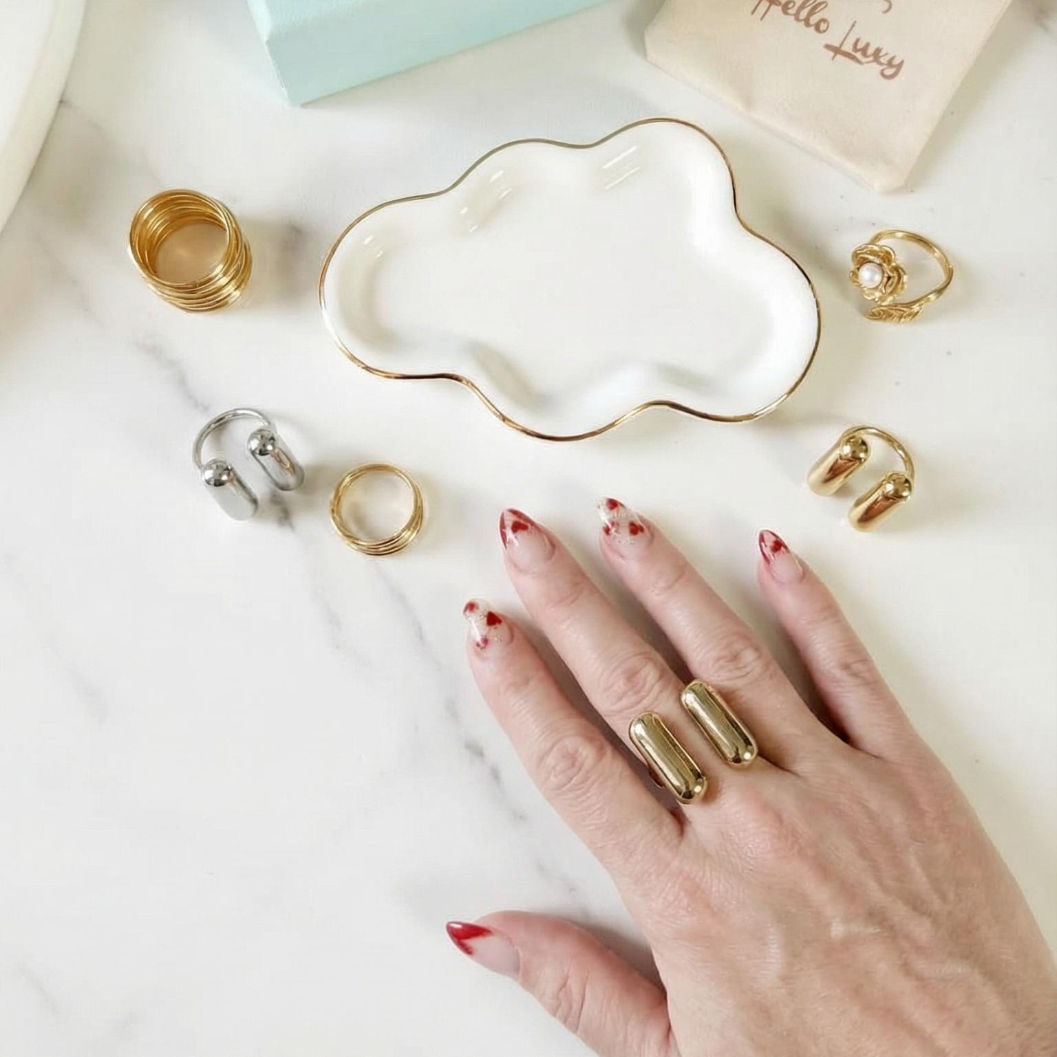 Bold geometric Adjustable ring in silver and gold, bold adjustable silver ring, bold adjustable gold ring, chunky golden ring, maximalism golden ring, chunky stackable ring, promise ring, bold heart ring, valentine gift, jewelry gift for valentines, love ring, love jewelry, gift for wife, gift for friend, friendship gifts, self love ring, amor propio anillo, anillo de corazon, waterproof ring, waterproof jewelry, timeless jewelry, timeless ring, gift for girlfriend, soulmate ring, elegant ring, classy ring,