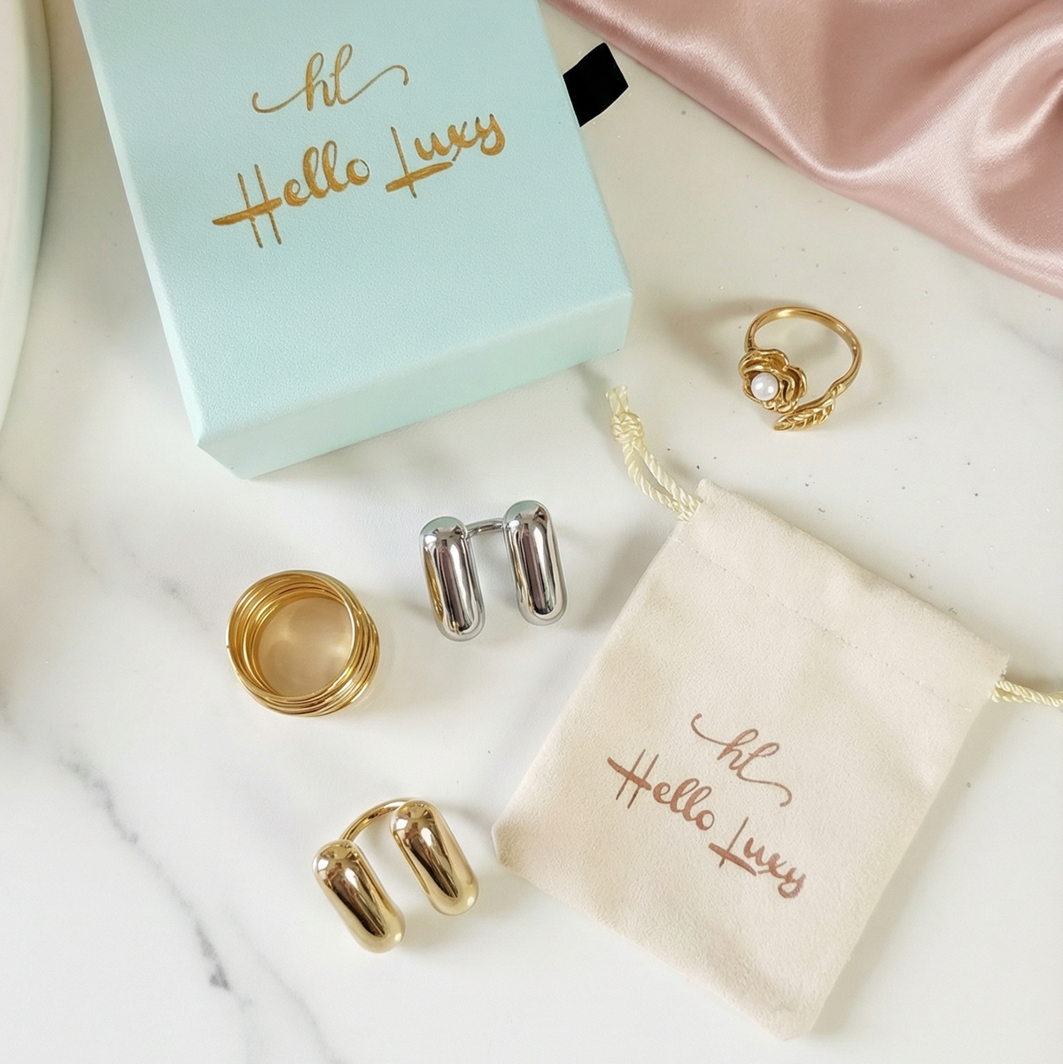 Bold geometric Adjustable ring in silver and gold, bold adjustable silver ring, bold adjustable gold ring, chunky golden ring, maximalism golden ring, chunky stackable ring, promise ring, bold heart ring, valentine gift, jewelry gift for valentines, love ring, love jewelry, gift for wife, gift for friend, friendship gifts, self love ring, amor propio anillo, anillo de corazon, waterproof ring, waterproof jewelry, timeless jewelry, timeless ring, gift for girlfriend, soulmate ring, elegant ring, classy ring,