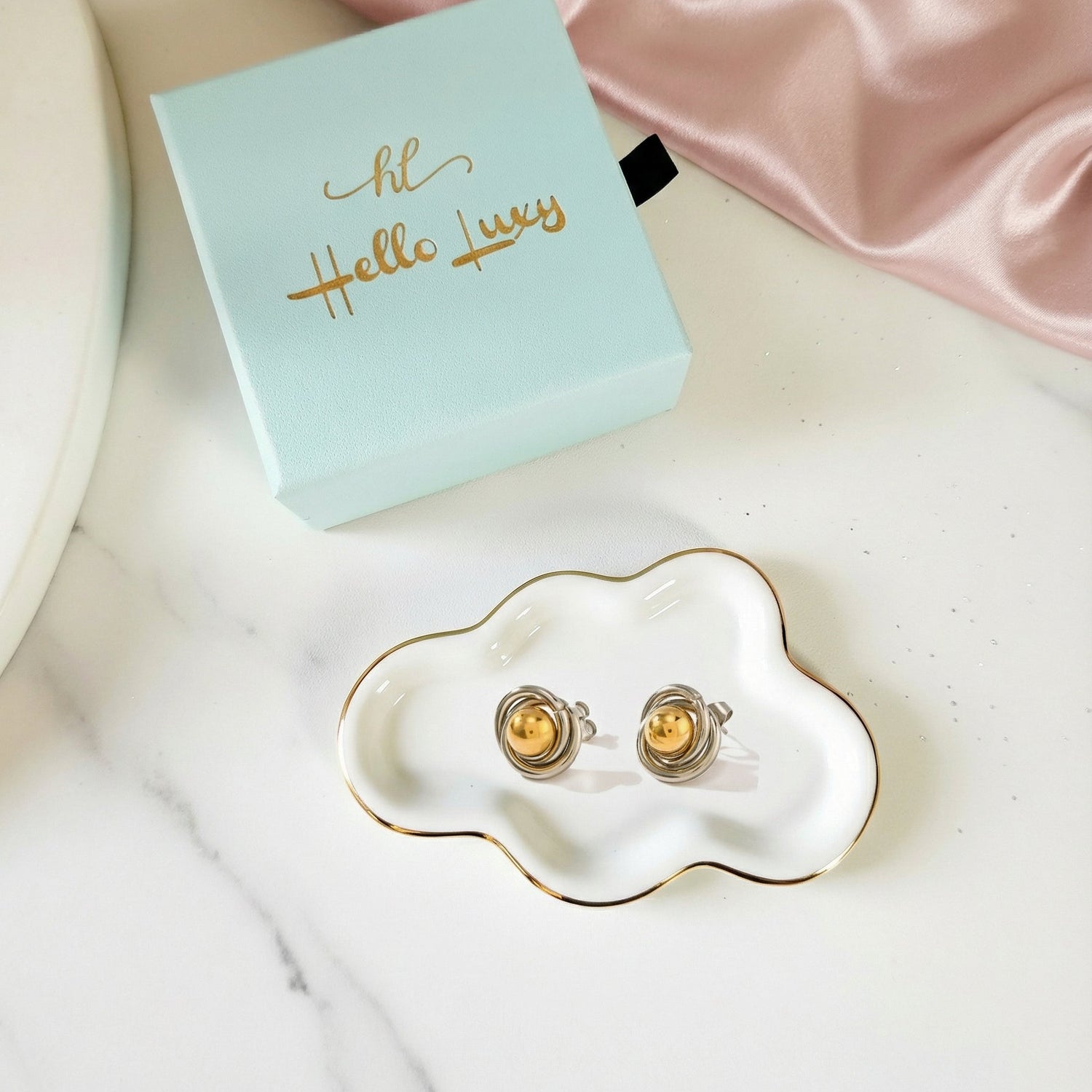 Vintage Bold two tone earrings, circular design earrings, bold abstract two tone Earrings, Simple Ear hole free, Ear bone clip, gold ear bone clip, gold ear hole earrings, Water resistant gold hoops, tarnish free gold open hoops, Lightweight Chunky Open Hoops, 14k lightweight chunky hoops, 14k gold hoops, 14k Double tone hoops, 18k Gold Filled lightweight hoops, 18k Gold Filled hoops, classy gold hoops, bold gold hoops, chunky double tone hoops, chunky medium gold hoops, chunky medium double tone hoops, 