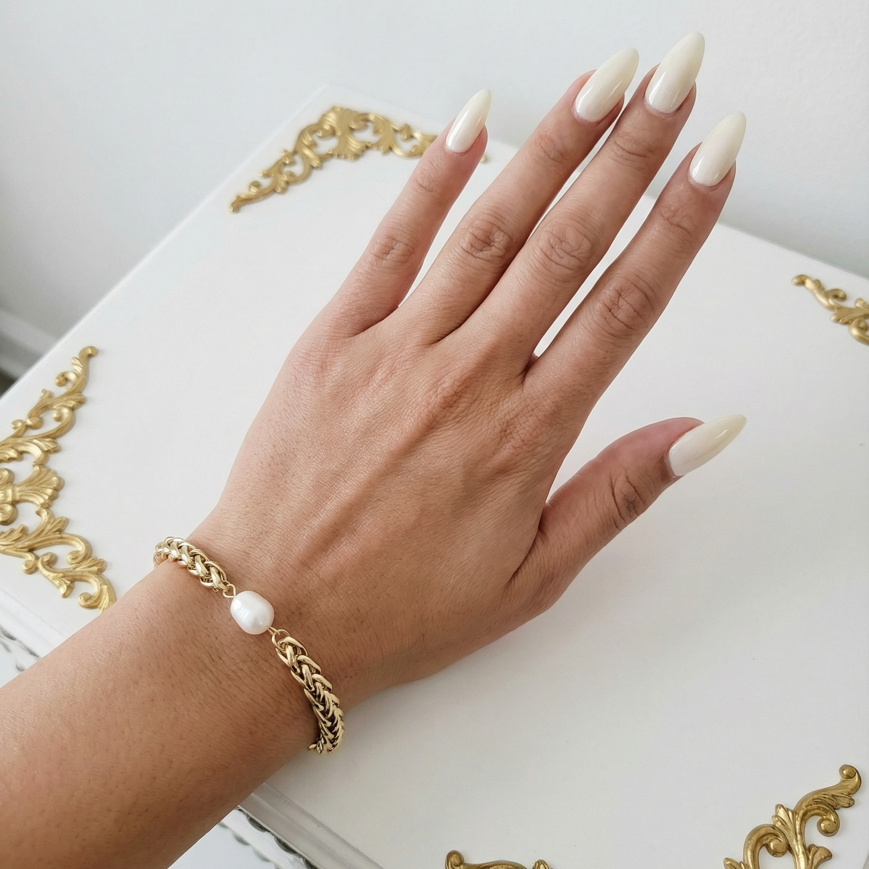 pearl bold bracelet, golden bracelet with pearl, silver bracelet with pearl, cuban bracelet Gold Filled Jewelry, Gold Filled Bracelet, Vintage, Vintage Look
Water resistance Bracelet
Vintage Jewelry
Cuban Bracelet
Vintage Bracelet

Paper Link Bracelet

Minimalist Jewelry