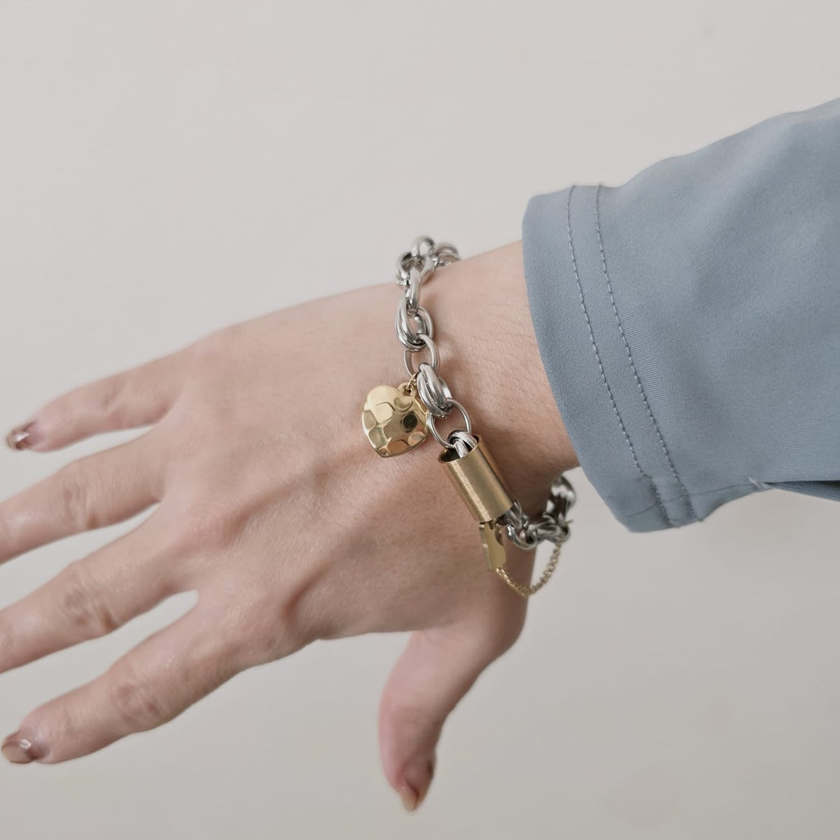 heart Geometric two tone bracelet, Circular double tone bracelet, Double tone vintage bracelet, constellation bracelet, Vintage bracelet, double tone jewelry, Water resistance Bracelet, Mesh silver bracelet, Vintage Jewelry, 
Cuban Bracelet, Vintage Bracelet, Paper Link Bracelet, Minimalist Jewelry, Minimalist Gift for her, religious gift, waterproof bracelet, Water resistant bracelet, Minimalist Gift

Minimalist Bracelet

Minimaliist Jewelry