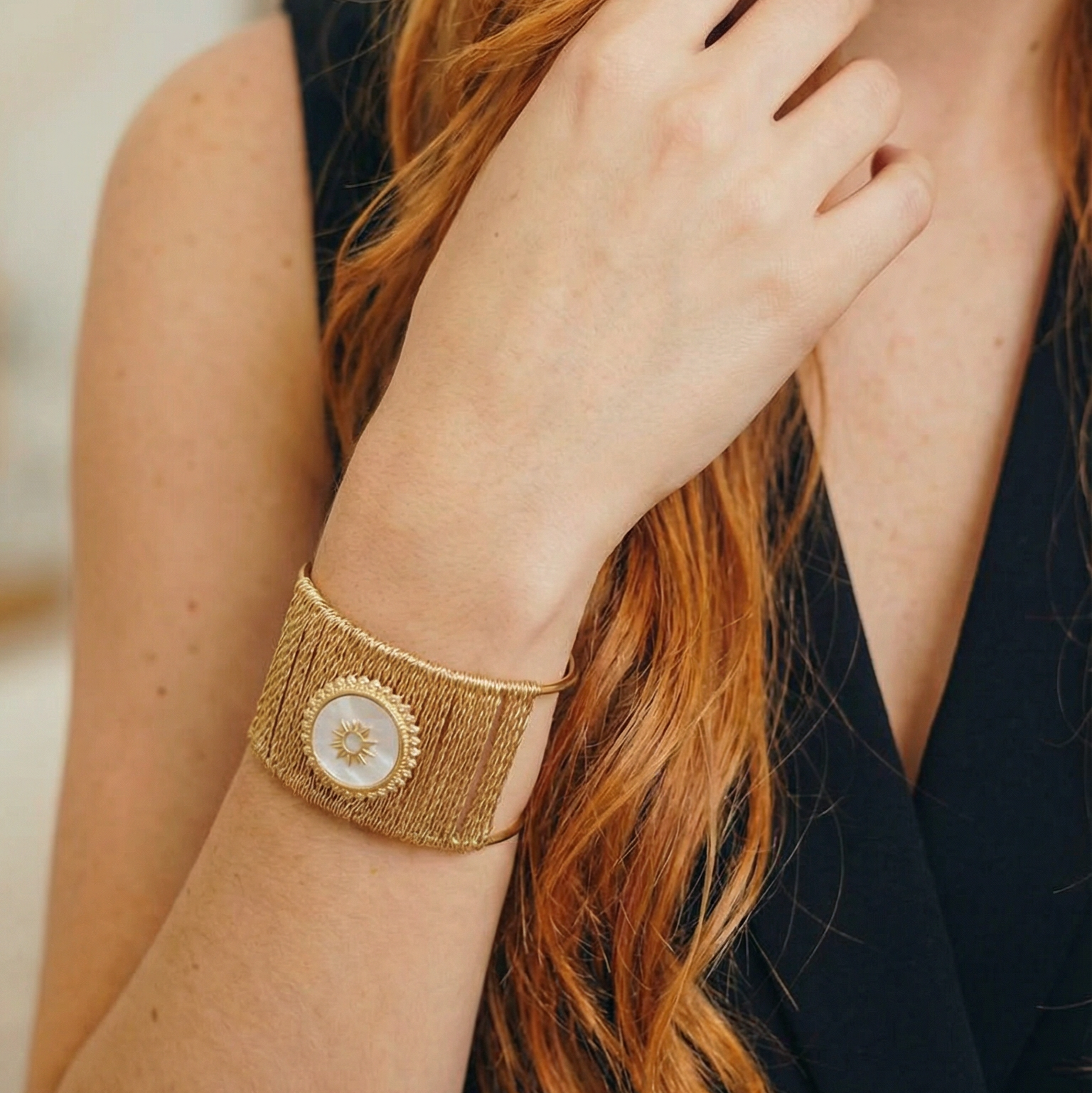 Edgy sun white and gold Bangles, Interlocked Bangle, Mesh bold Bracelets, Textured bangles, classy two tone bangles, 18k waterproof bangles, 18k gold waterproof bangles, long lasting bracelets, long lasting vintage jewelry, christmas gift for her, timeless bracelets, timeless waterproof jewelry, ellie vail jewelry dupe, missoma jewelry dupe