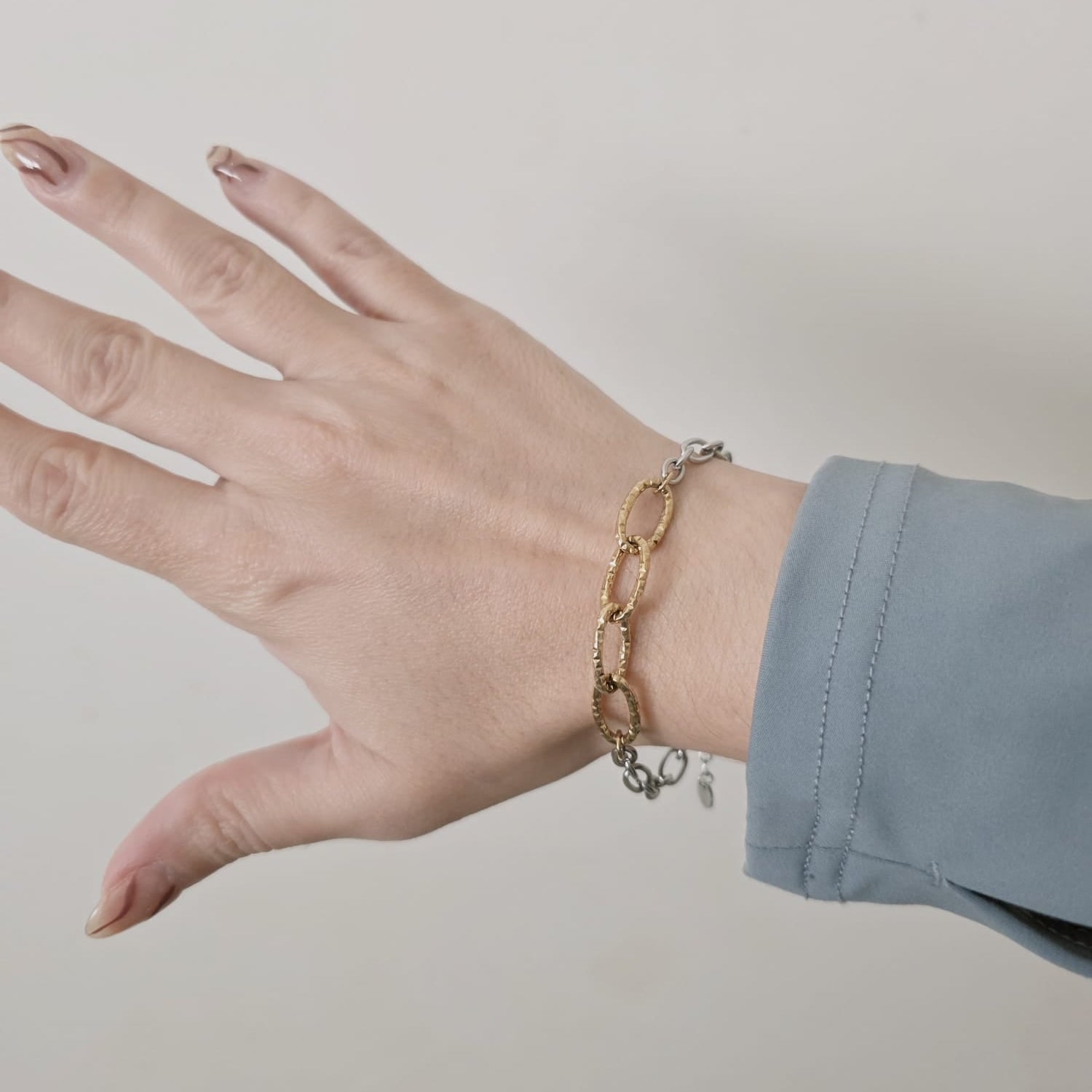 heart Geometric two tone bracelet, Circular double tone bracelet, Double tone vintage bracelet, constellation bracelet, Vintage bracelet, double tone jewelry, Water resistance Bracelet, Mesh silver bracelet, Vintage Jewelry, 
Cuban Bracelet, Vintage Bracelet, Paper Link Bracelet, Minimalist Jewelry, Minimalist Gift for her, religious gift, waterproof bracelet, Water resistant bracelet, Minimalist Gift

Minimalist Bracelet

Minimaliist Jewelry