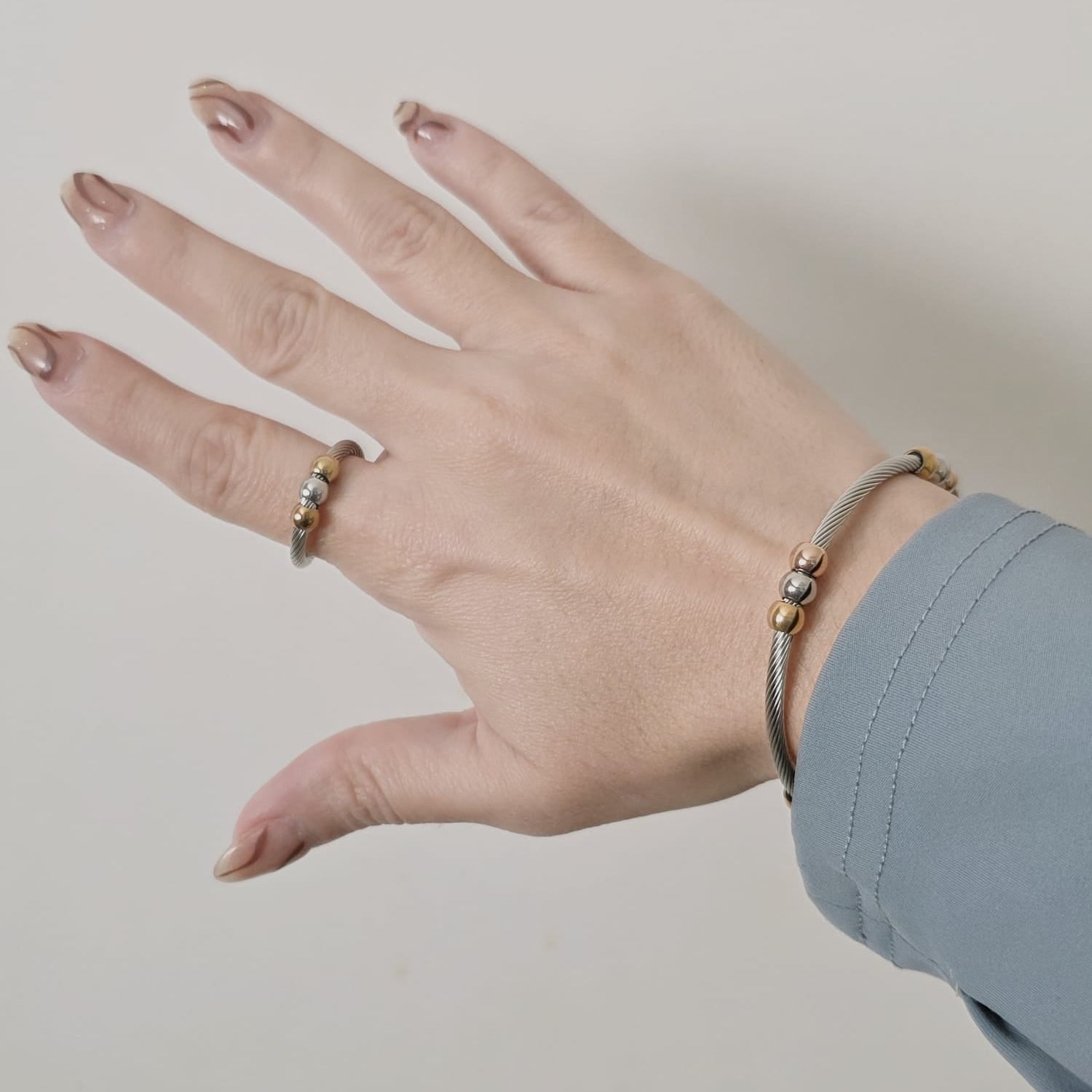 Two Tone Bracelets, Vintage two tone bracelets, Two tone Bangles, Solid Gold Bangles, Solid Silver Bangle, Textured bangles, classy two tone bangles, 18k waterproof bangles, 18k gold waterproof bangles, long lasting bracelets, long lasting vintage jewelry, christmas gift for her, timeless bracelets, timeless waterproof jewelry, ellie vail jewelry dupe, missoma jewelry dupe