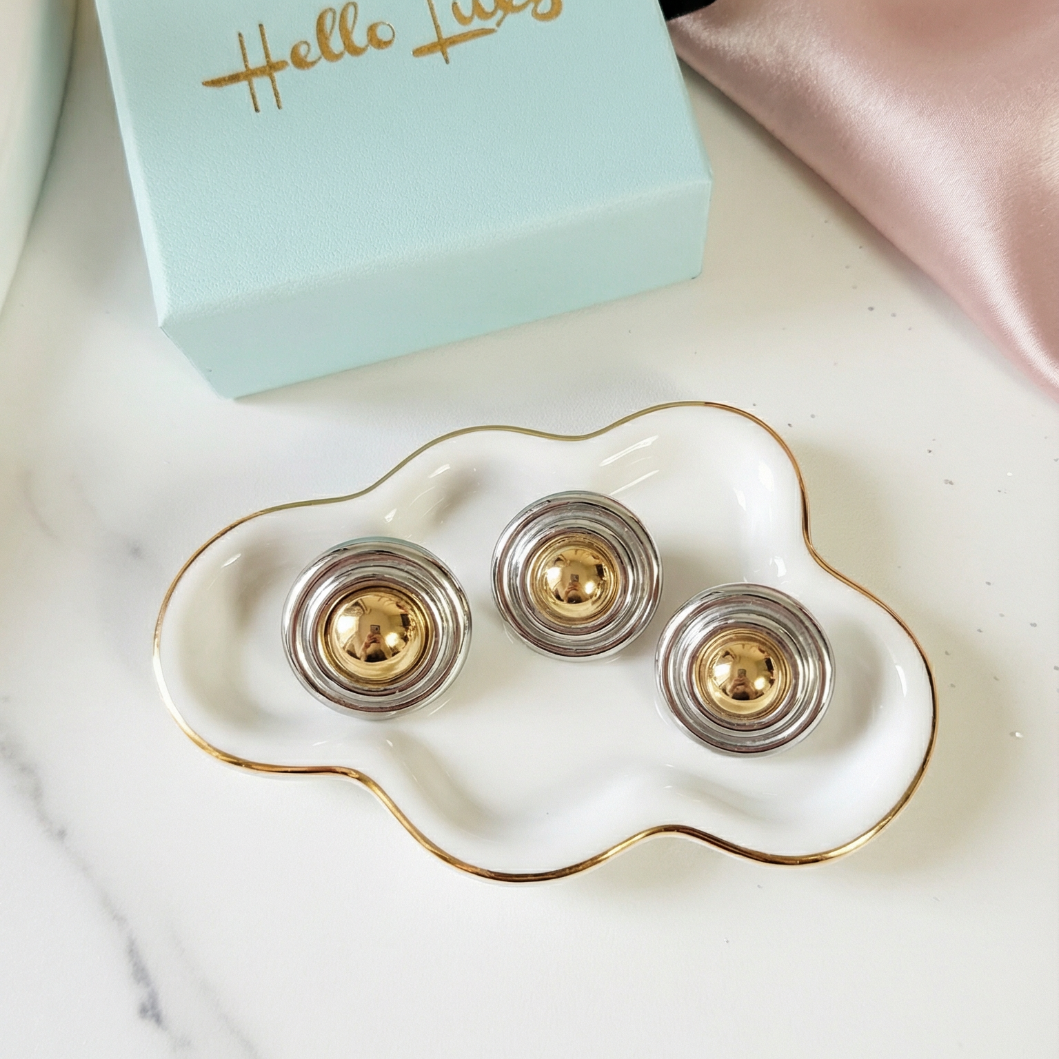 vintage two tone Geometric two tone earrings and bracelet, bold two tone circular necklace and bracelet, chunky two tone necklace and bracelet, infinity necklace and bracelet,  Silver Geometric necklace and bracelets, Gold Geometric necklace and earrings

Water Resistant Necklace

Water Resistant Jewelry

Water Resistant

water resistance jewelry