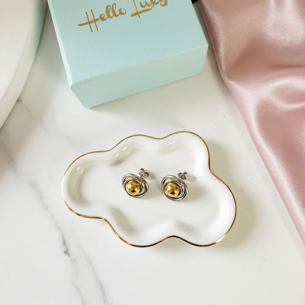 Vintage Bold two tone earrings, circular design earrings, bold abstract two tone Earrings, Simple Ear hole free, Ear bone clip, gold ear bone clip, gold ear hole earrings, Water resistant gold hoops, tarnish free gold open hoops, Lightweight Chunky Open Hoops, 14k lightweight chunky hoops, 14k gold hoops, 14k Double tone hoops, 18k Gold Filled lightweight hoops, 18k Gold Filled hoops, classy gold hoops, bold gold hoops, chunky double tone hoops, chunky medium gold hoops, chunky medium double tone hoops, 