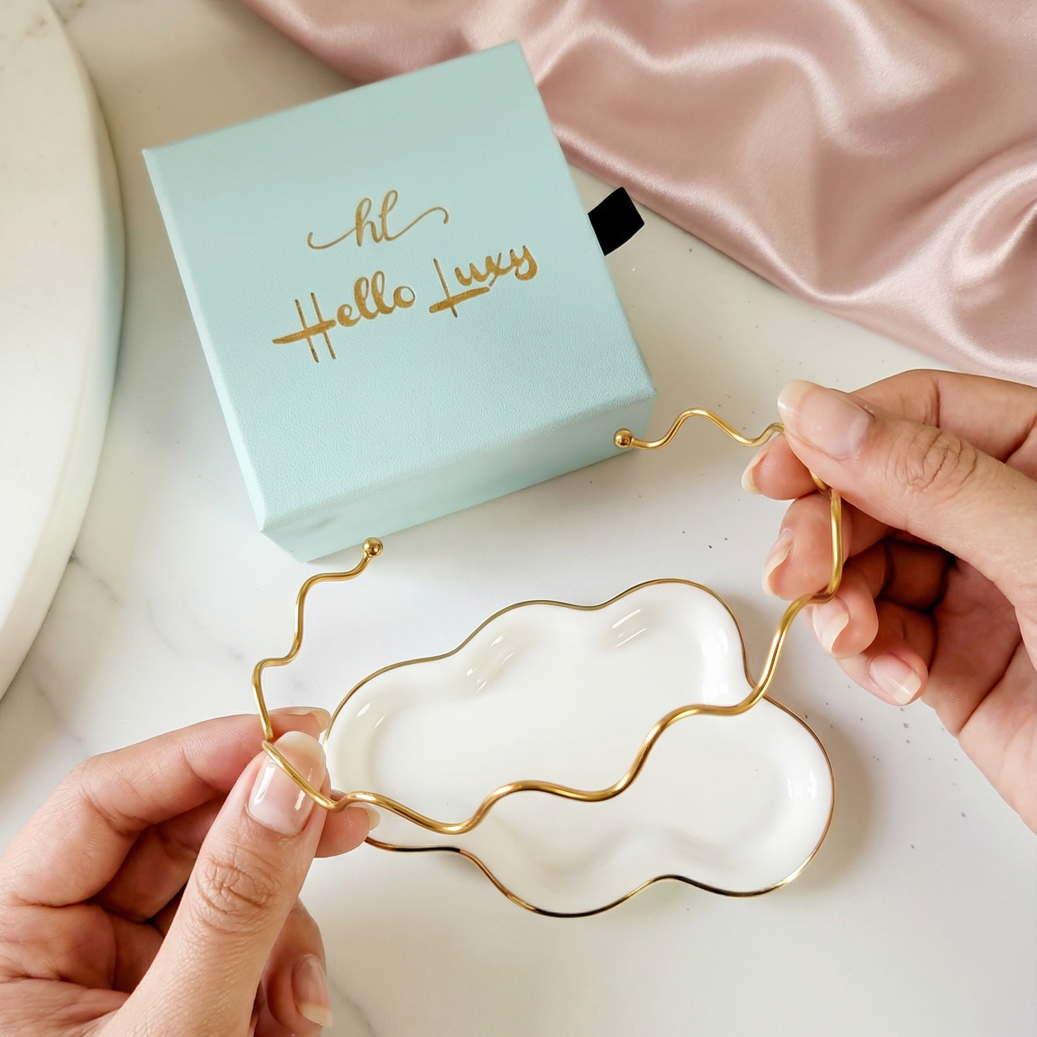 wave golden choker, 18K chunky drop stainless steel necklace, minimalist gold Necklace, drop necklace, gold drop necklace, bottega dupe necklace, bottega veneta necklace, bottega veneta drop necklace, Gift for woman, best valentines gift ideas, everyday necklace, stackable necklace, waterproof minimalist necklace, tear drop gold necklace