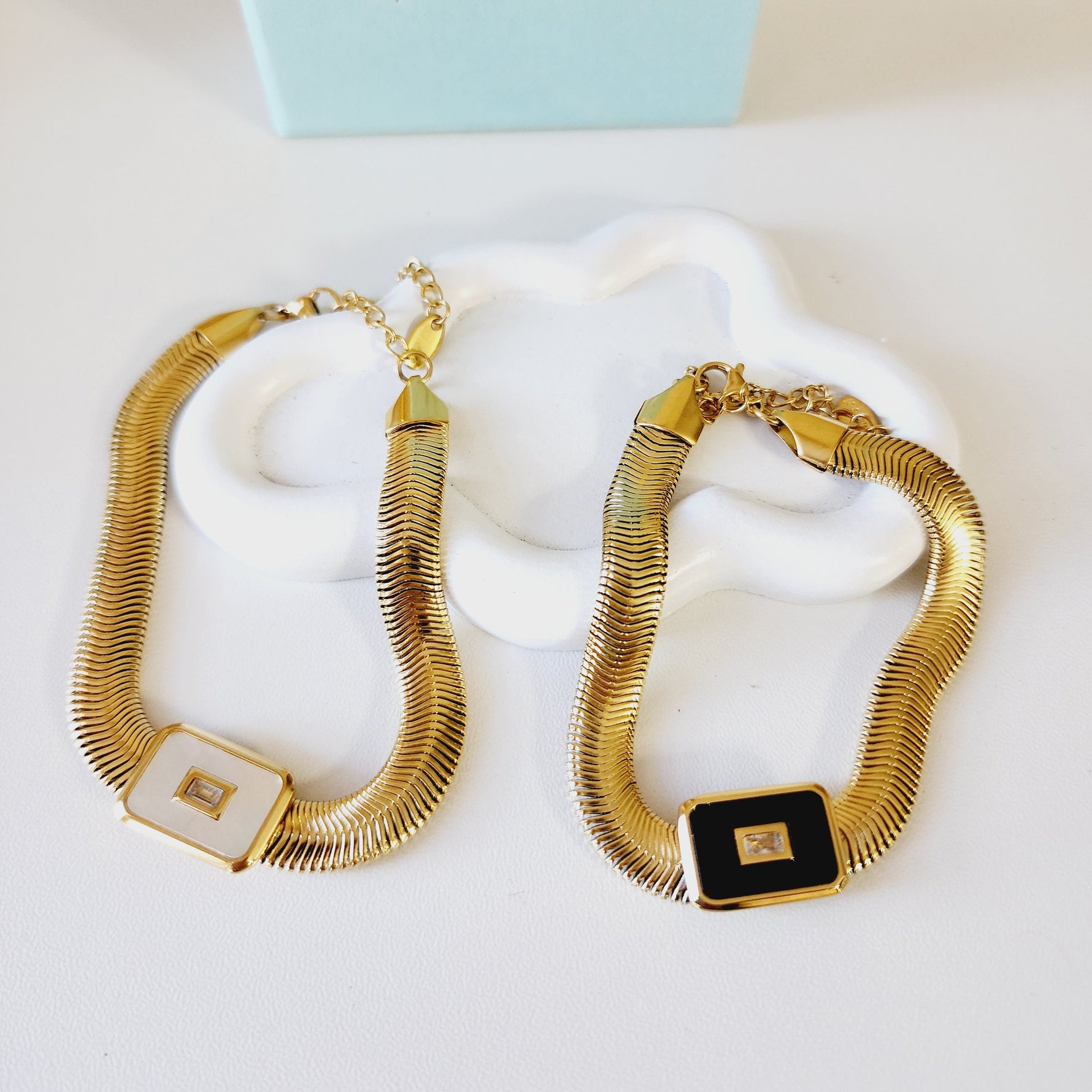 Black geometric bracelet, Rectangular black bracelet, black snake Bracelet, Vintage bracelet, double tone jewelry, Water resistance Bracelet, Mesh silver bracelet, Vintage Jewelry, 
Cuban Bracelet, Vintage Bracelet, Paper Link Bracelet, Minimalist Jewelry, Minimalist Gift for her, religious gift, waterproof bracelet, Water resistant bracelet, Minimalist Gift

Minimalist Bracelet

Minimaliist Jewelry