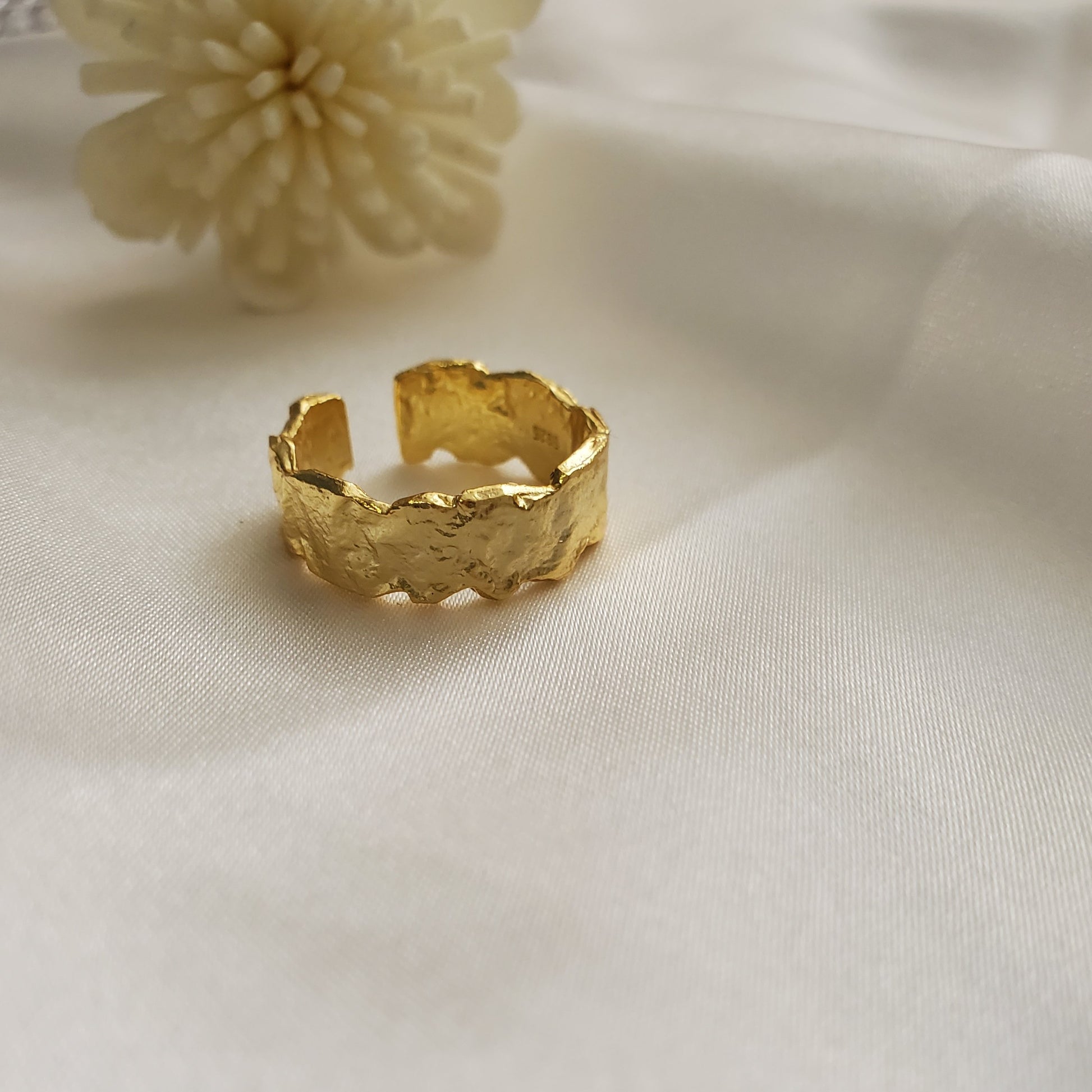 Water resistant jewelry, Hypoallergenic jewelry, tarnish free jewelry, Gold Plated Necklaces, Vintage Necklace, Minimalist Jewelry, Ellie Vail Jewelry, Ellie Vail Necklace, Hey Harper Jewelry, waterproof jewelry, cali tiger jewelry, cali tiger necklaces, 1980 jewelry, she is gold jewelry, kylie jenner necklace, Hello Luxy, Fine Jewelry, Tik Tok Jewelry, Tik Tok Fashion, Best Gift for wife, Wife best gift