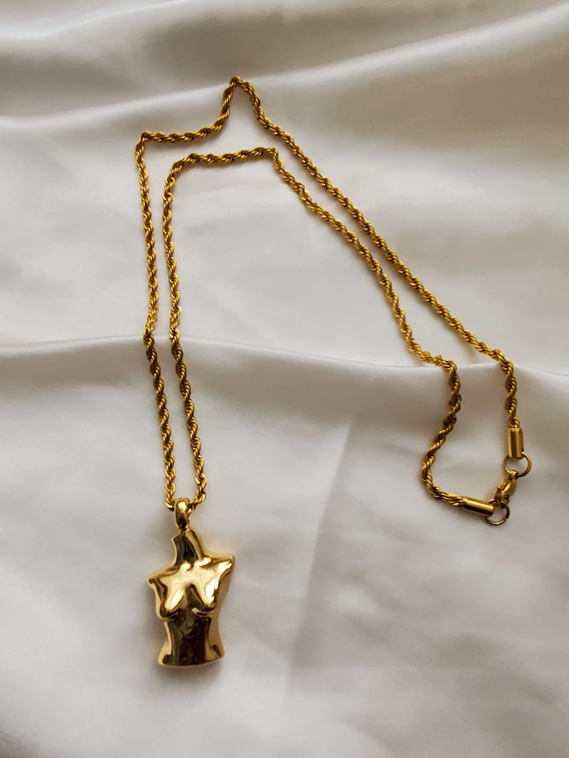 Water resistant jewelry, Hypoallergenic jewelry, tarnish free jewelry, Gold Plated Necklaces, Vintage Necklace, Minimalist Jewelry, Ellie Vail Jewelry, Ellie Vail Necklace, Hey Harper Jewelry, waterproof jewelry, cali tiger jewelry, cali tiger necklaces, 1980 jewelry, she is gold jewelry, kylie jenner necklace, Hello Luxy, Fine Jewelry, Tik Tok Jewelry, Tik Tok Fashion, Best Gift for wife, Wife best gift
