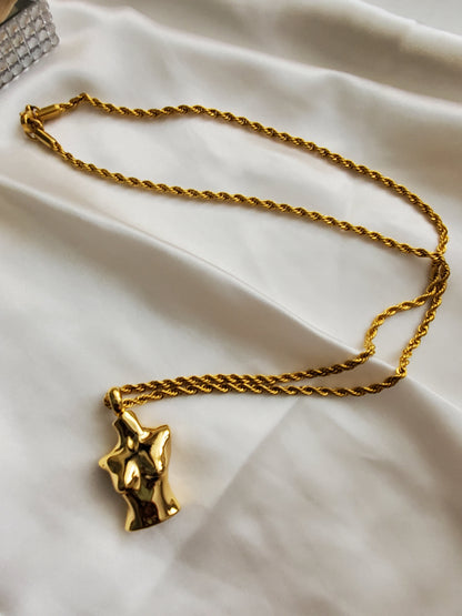 Water resistant jewelry, Hypoallergenic jewelry, tarnish free jewelry, Gold Plated Necklaces, Vintage Necklace, Minimalist Jewelry, Ellie Vail Jewelry, Ellie Vail Necklace, Hey Harper Jewelry, waterproof jewelry, cali tiger jewelry, cali tiger necklaces, 1980 jewelry, she is gold jewelry, kylie jenner necklace, Hello Luxy, Fine Jewelry, Tik Tok Jewelry, Tik Tok Fashion, Best Gift for wife, Wife best gift
