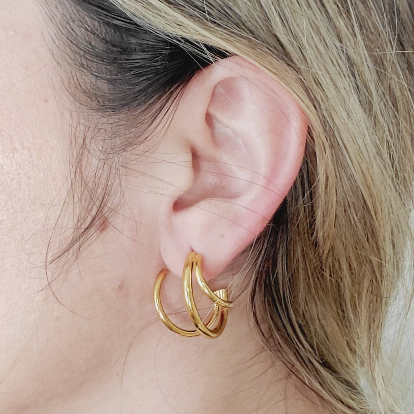 Chunky golden hoop earring with clasp | Price per piece or per pair | Gold  filled