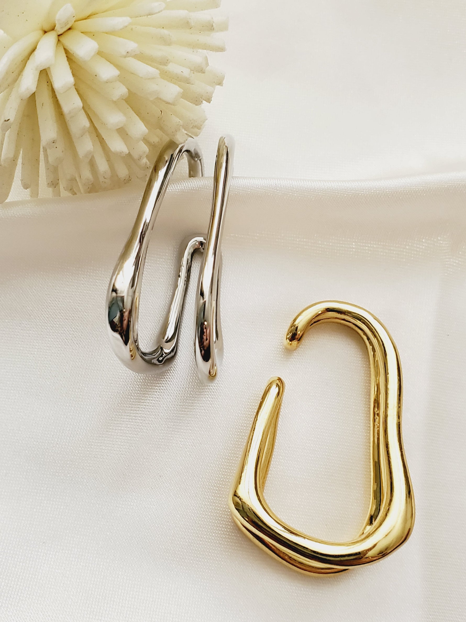 Bold Ear Cuff, Stainless Steel Ear cuff, chunky ear cuff, classy ear cuff, edgy ear cuff, stacking ear cuff, Simple Ear hole free, Ear bone clip, gold ear bone clip, gold ear hole earrings