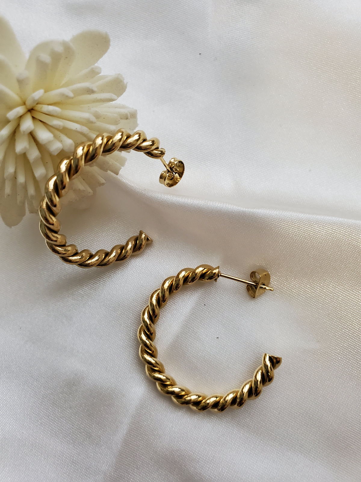 Water resistance jewelry, Hypoallergenic jewelry, does not tarnish jewelry, Gold Plated Necklaces, Vintage Necklace, Minimalist Jewelry, Hello Luxy, Fine Jewelry, Tik Tok Jewelry, Tik Tok Fashion, Best Gift for wife, Wife best gift, religious gift, butterfly necklace