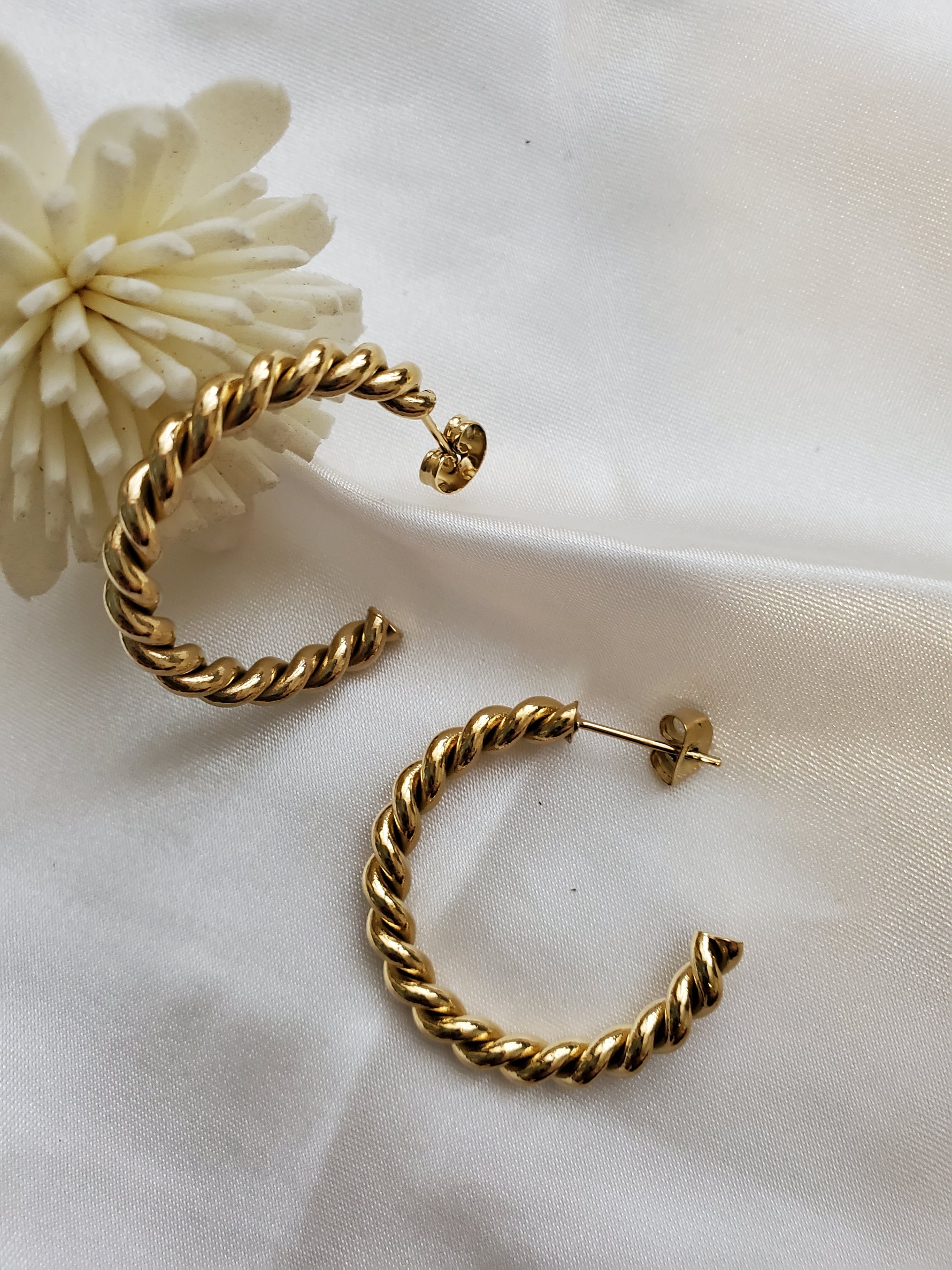 Water resistance jewelry, Hypoallergenic jewelry, does not tarnish jewelry, Gold Plated Necklaces, Vintage Necklace, Minimalist Jewelry, Hello Luxy, Fine Jewelry, Tik Tok Jewelry, Tik Tok Fashion, Best Gift for wife, Wife best gift, religious gift, butterfly necklace