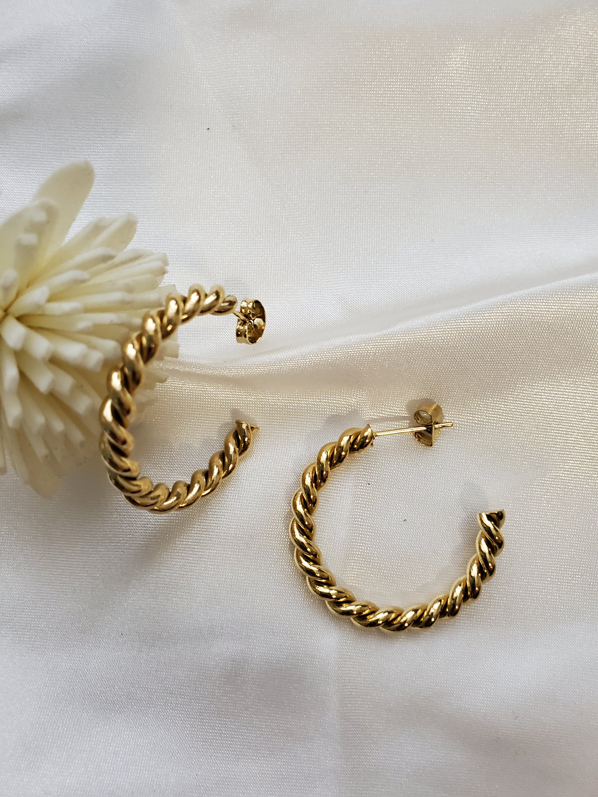 Water resistance jewelry, Hypoallergenic jewelry, does not tarnish jewelry, Gold Plated Necklaces, Vintage Necklace, Minimalist Jewelry, Hello Luxy, Fine Jewelry, Tik Tok Jewelry, Tik Tok Fashion, Best Gift for wife, Wife best gift