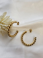 Water resistance jewelry, Hypoallergenic jewelry, does not tarnish jewelry, Gold Plated Necklaces, Vintage Necklace, Minimalist Jewelry, Hello Luxy, Fine Jewelry, Tik Tok Jewelry, Tik Tok Fashion, Best Gift for wife, Wife best gift