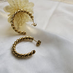 Water resistant jewelry, Hypoallergenic jewelry, tarnish free jewelry, Gold Plated Necklaces, Vintage Necklace, Minimalist Jewelry, Ellie Vail Jewelry, Ellie Vail Necklace, Hey Harper Jewelry, waterproof jewelry, cali tiger jewelry, cali tiger necklaces, 1980 jewelry, she is gold jewelry, kylie jenner necklace, Hello Luxy, Fine Jewelry, Tik Tok Jewelry, Tik Tok Fashion, Best Gift for wife, Wife best gift