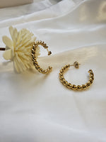 Water resistant jewelry, Hypoallergenic jewelry, tarnish free jewelry, Gold Plated Necklaces, Vintage Necklace, Minimalist Jewelry, Ellie Vail Jewelry, Ellie Vail Necklace, Hey Harper Jewelry, waterproof jewelry, cali tiger jewelry, cali tiger necklaces, 1980 jewelry, she is gold jewelry, kylie jenner necklace, Hello Luxy, Fine Jewelry, Tik Tok Jewelry, Tik Tok Fashion, Best Gift for wife, Wife best gift