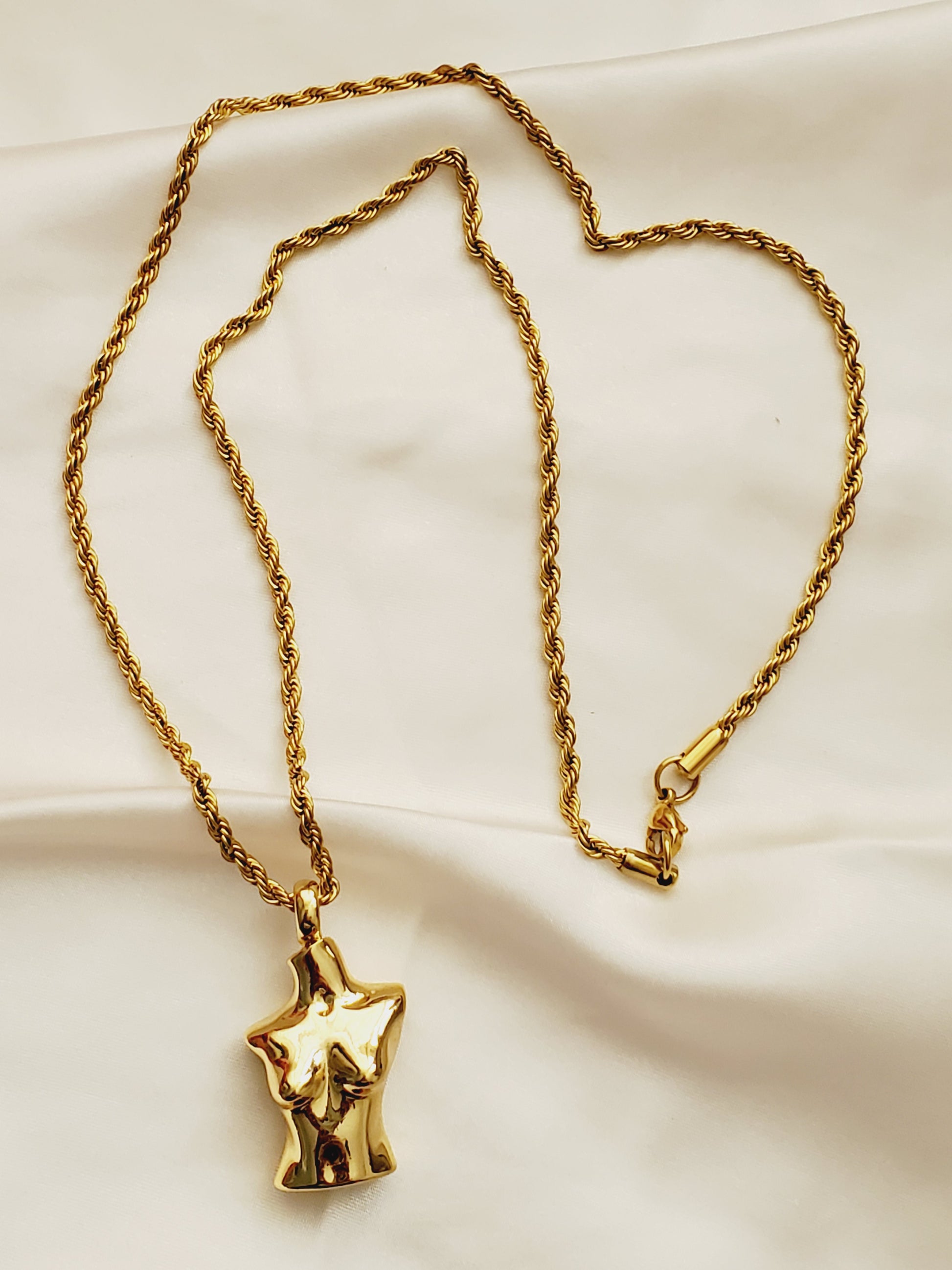 Water resistant jewelry, Hypoallergenic jewelry, tarnish free jewelry, Gold Plated Necklaces, Vintage Necklace, Minimalist Jewelry, Ellie Vail Jewelry, Ellie Vail Necklace, Hey Harper Jewelry, waterproof jewelry, cali tiger jewelry, cali tiger necklaces, 1980 jewelry, she is gold jewelry, kylie jenner necklace, Hello Luxy, Fine Jewelry, Tik Tok Jewelry, Tik Tok Fashion, Best Gift for wife, Wife best gift