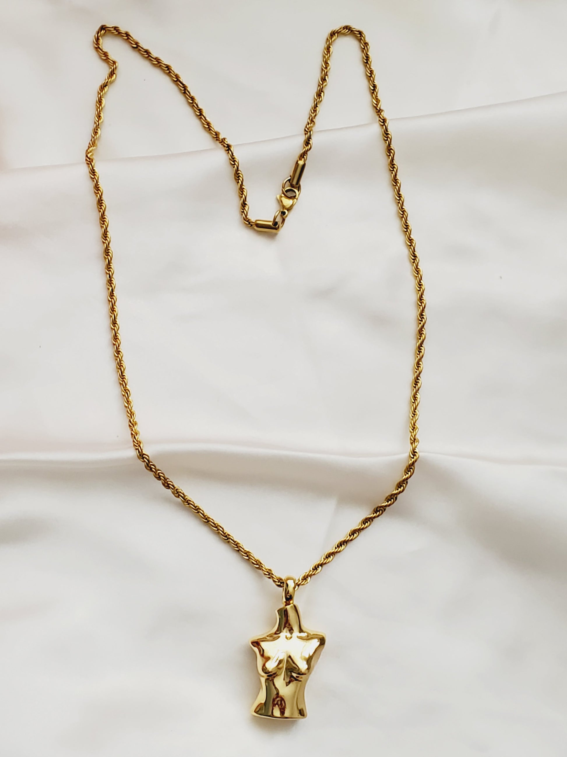 Water resistant jewelry, Hypoallergenic jewelry, tarnish free jewelry, Gold Plated Necklaces, Vintage Necklace, Minimalist Jewelry, Ellie Vail Jewelry, Ellie Vail Necklace, Hey Harper Jewelry, waterproof jewelry, cali tiger jewelry, cali tiger necklaces, 1980 jewelry, she is gold jewelry, kylie jenner necklace, Hello Luxy, Fine Jewelry, Tik Tok Jewelry, Tik Tok Fashion, Best Gift for wife, Wife best gift